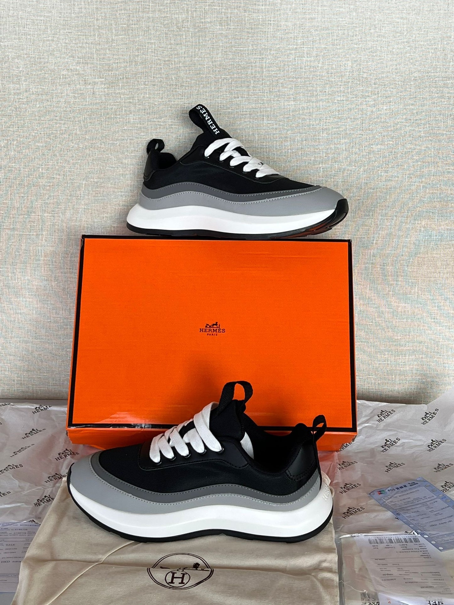 Hermes azul negras detalles grises y blancos