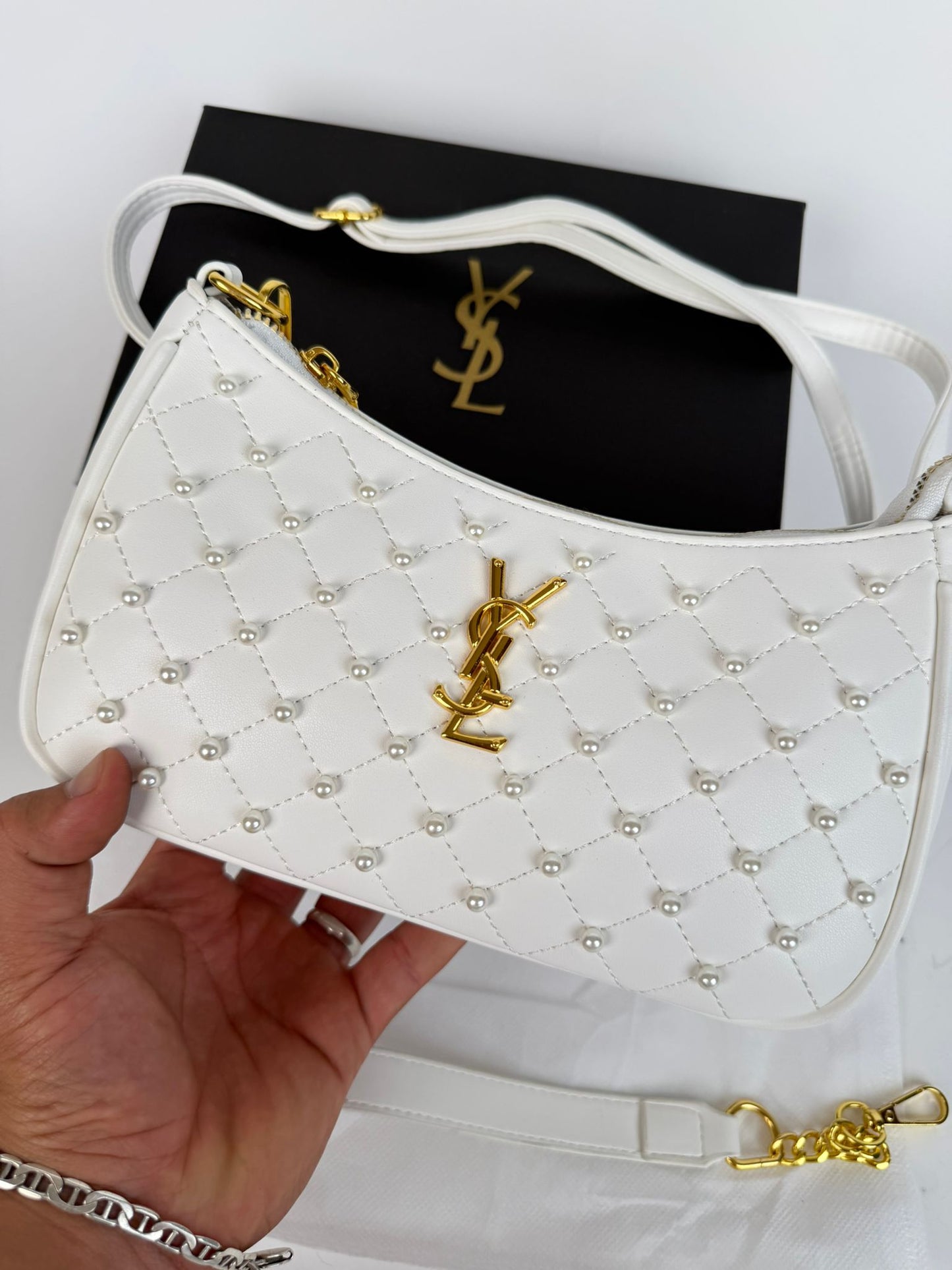 Bolso YSL blanco logo dorado detalles blancos