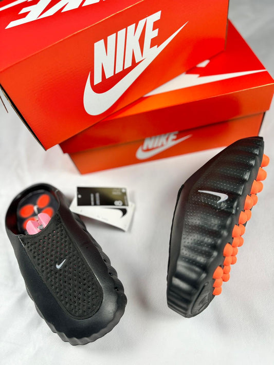 Nike Mind 001 negras logo plateado