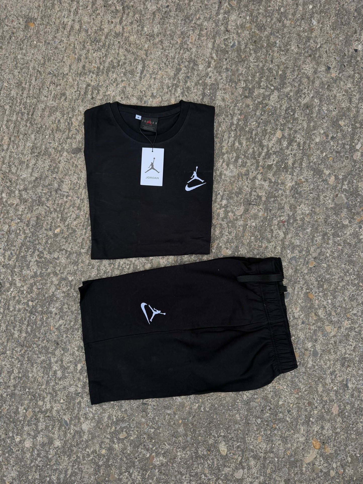 Conjunto corto jordan negro logo blanco