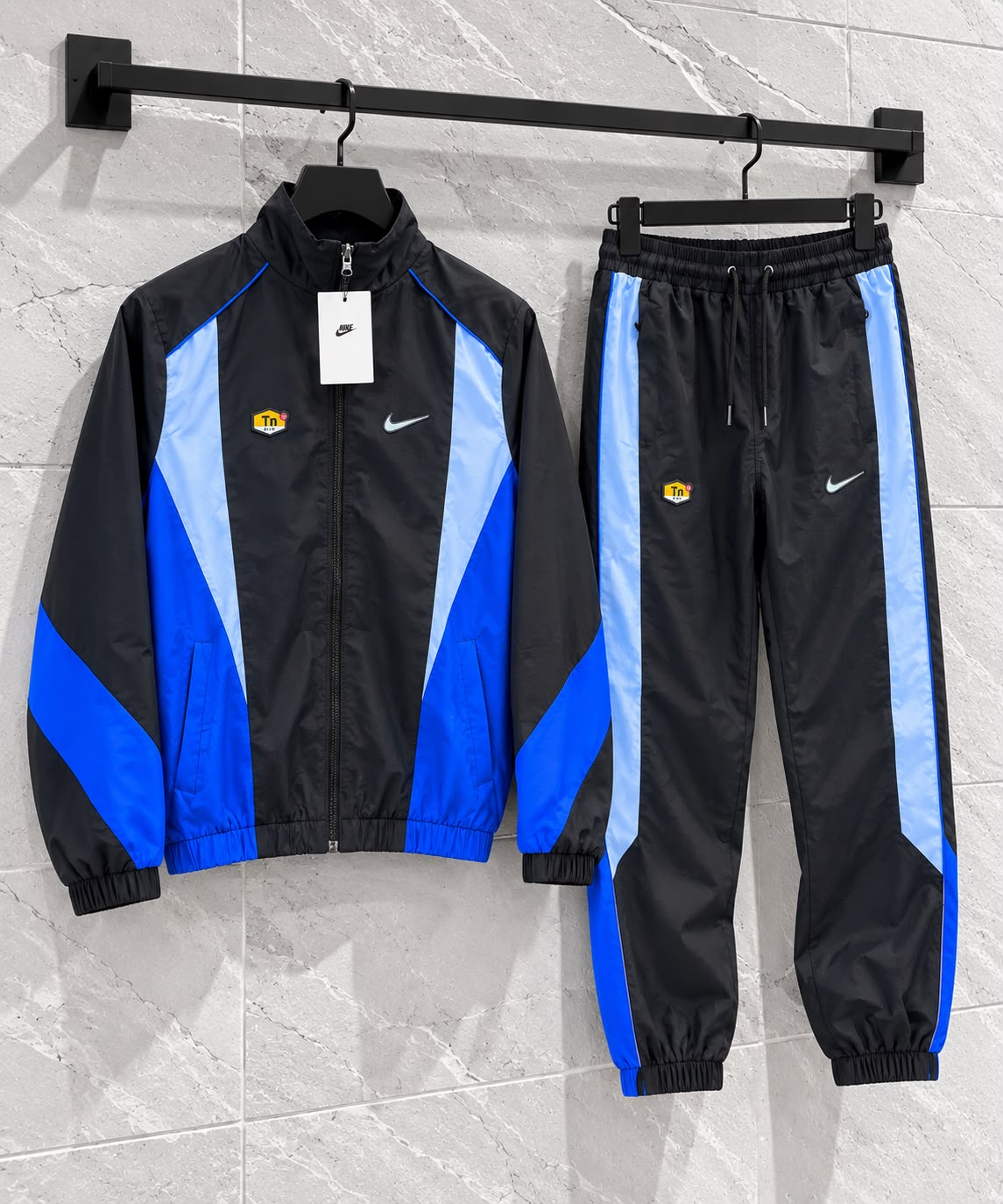 Chandal Nike TN negra logo blanco