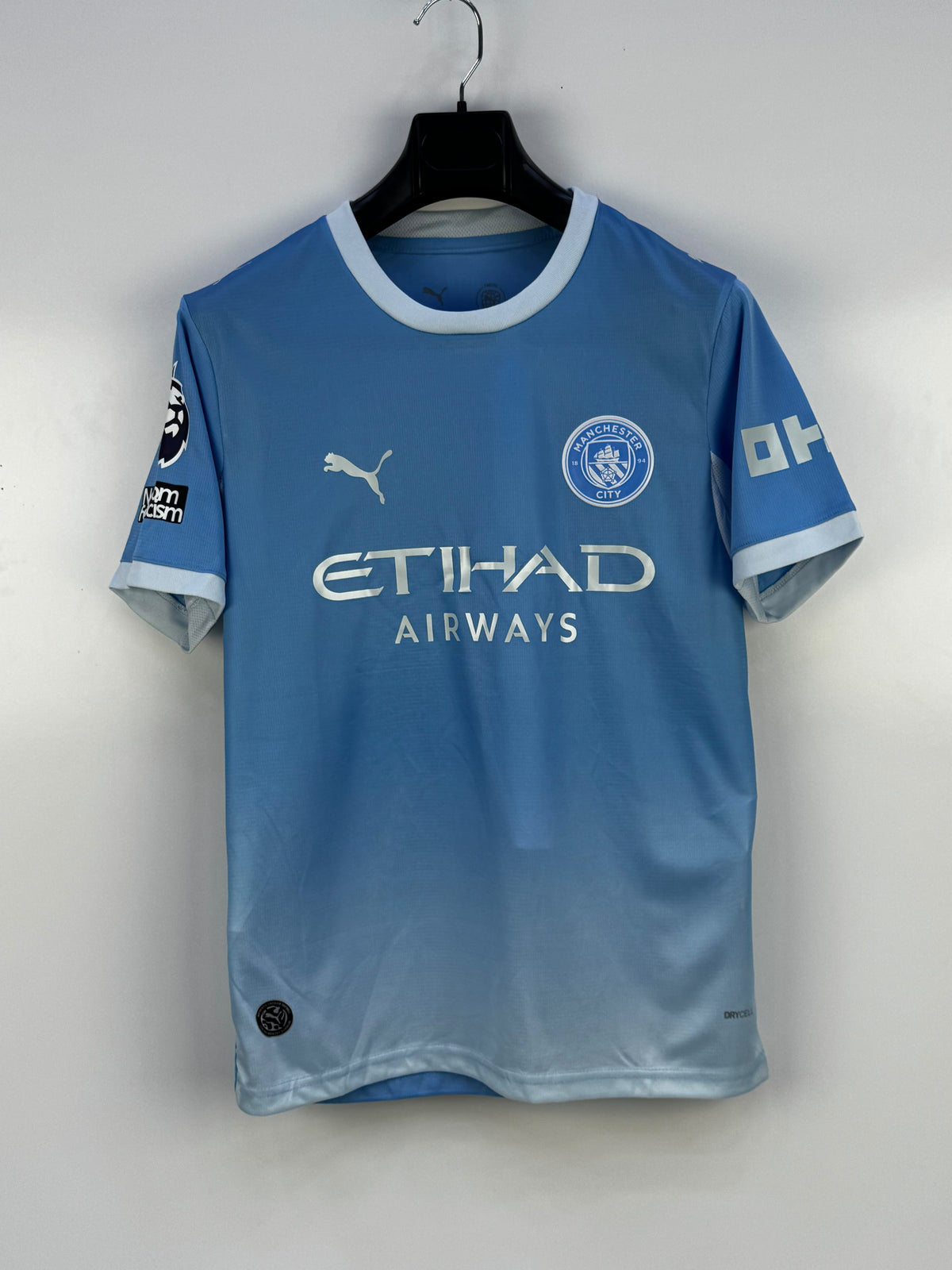 Equipacion Manchester City azul y blanca