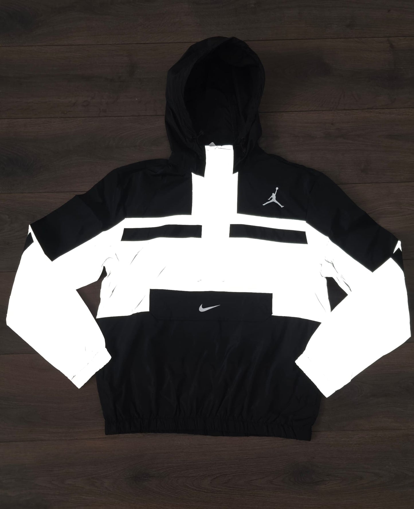 Chaqueta Cortavientos jordan negra reflectante