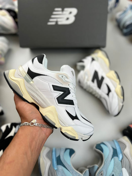 NEW BALANCE 9060 blancas logo negro contorno beige