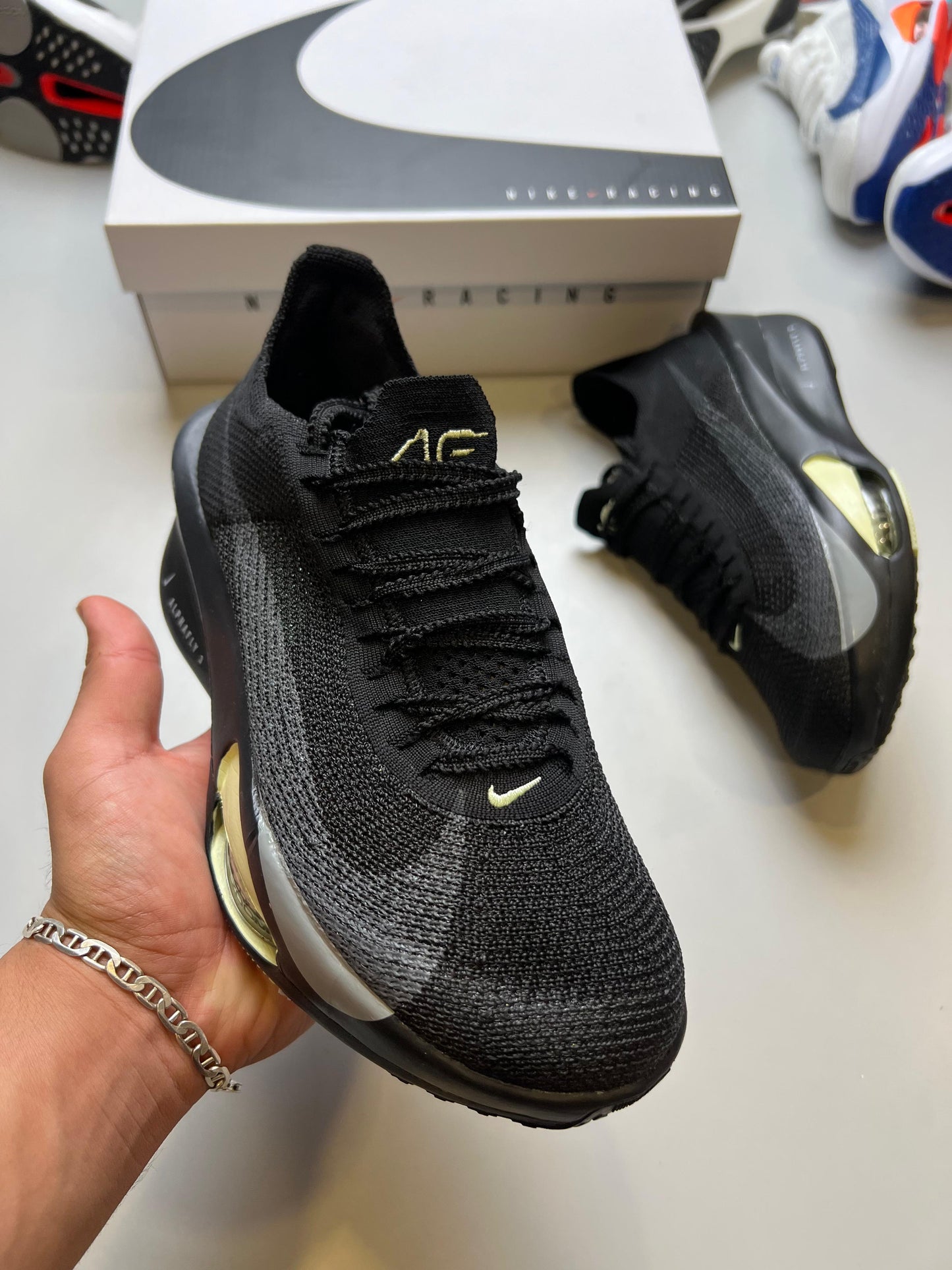 NIKE AIR ZOOM ALPHAFLY NEXT % negro gris detalles blancos