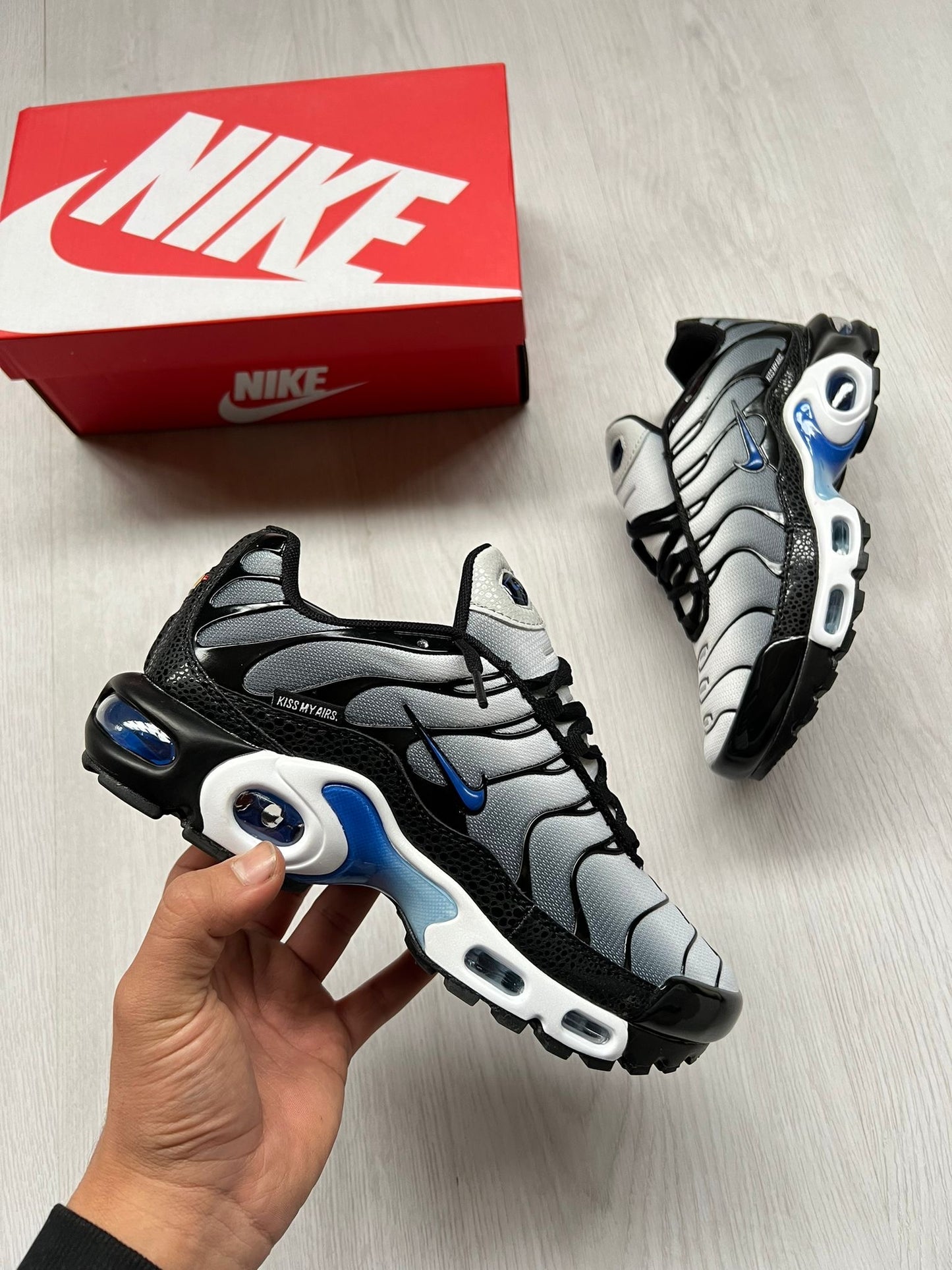 Nike tn gris y negras