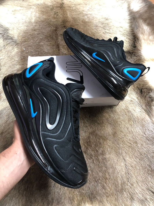 Air max 720 negras logo azul