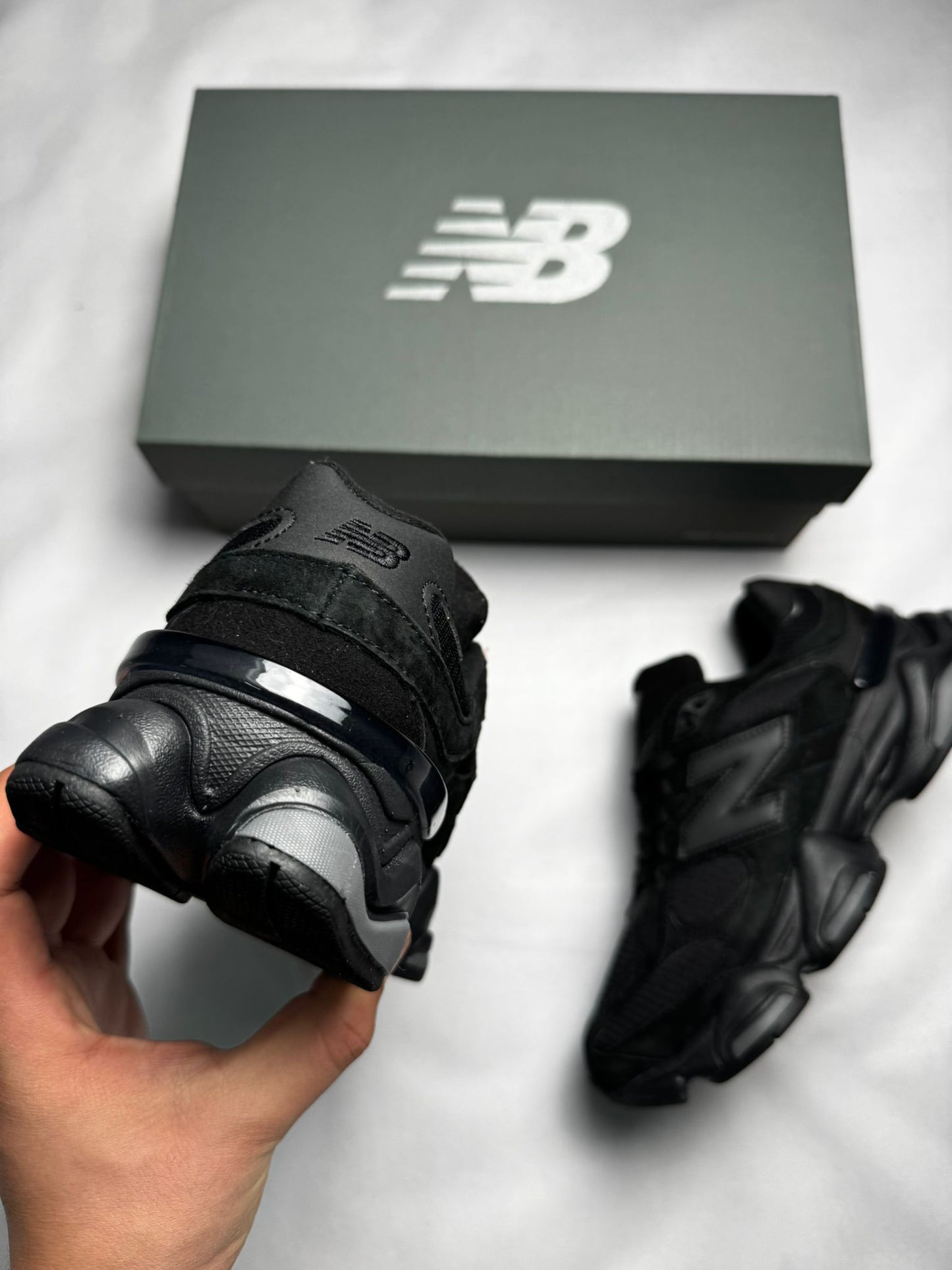 New Balance 9060 negras