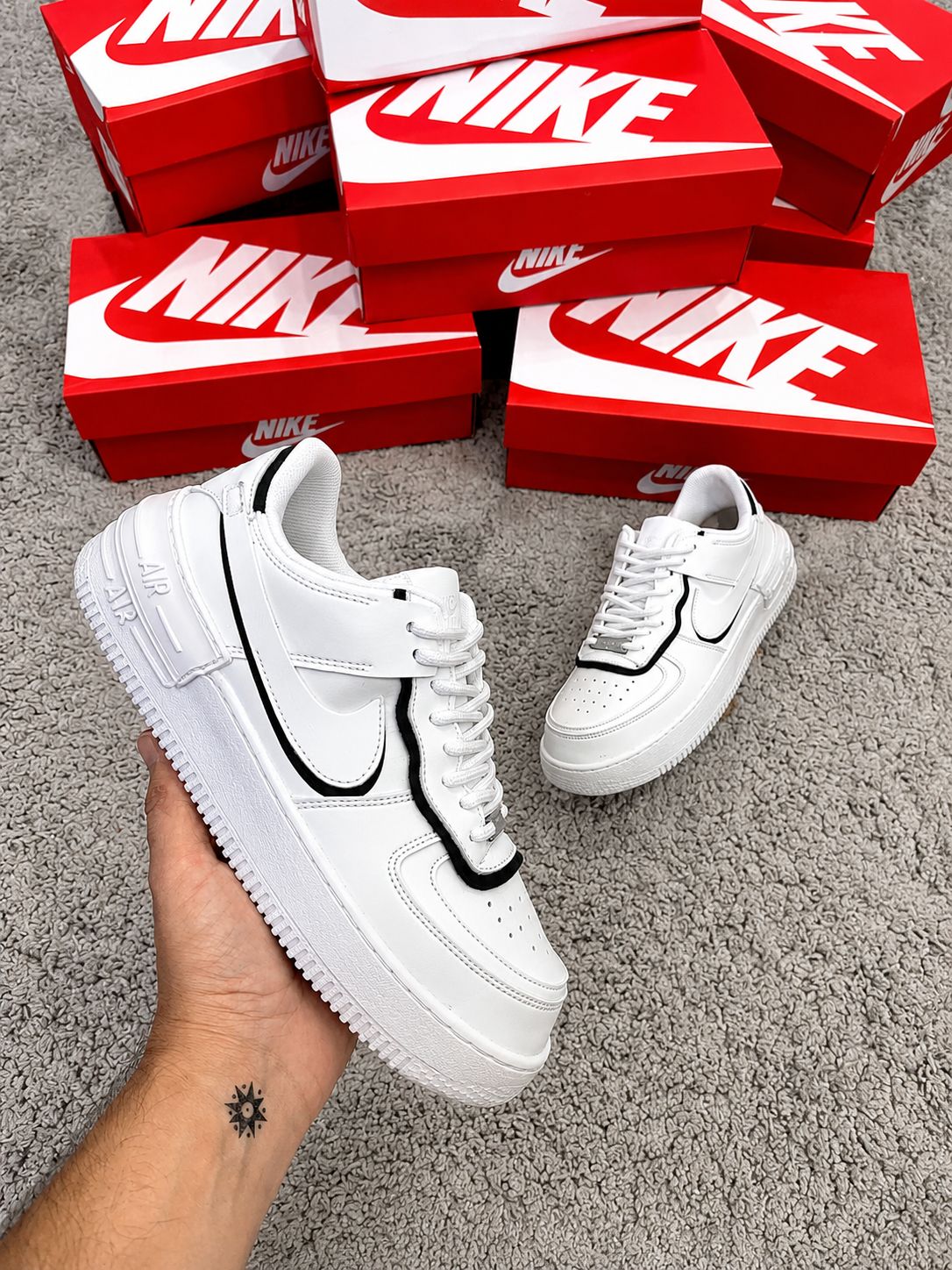 NIKE AIR FORCE ONE SHADOW BLANCA DETALLES NEGROS