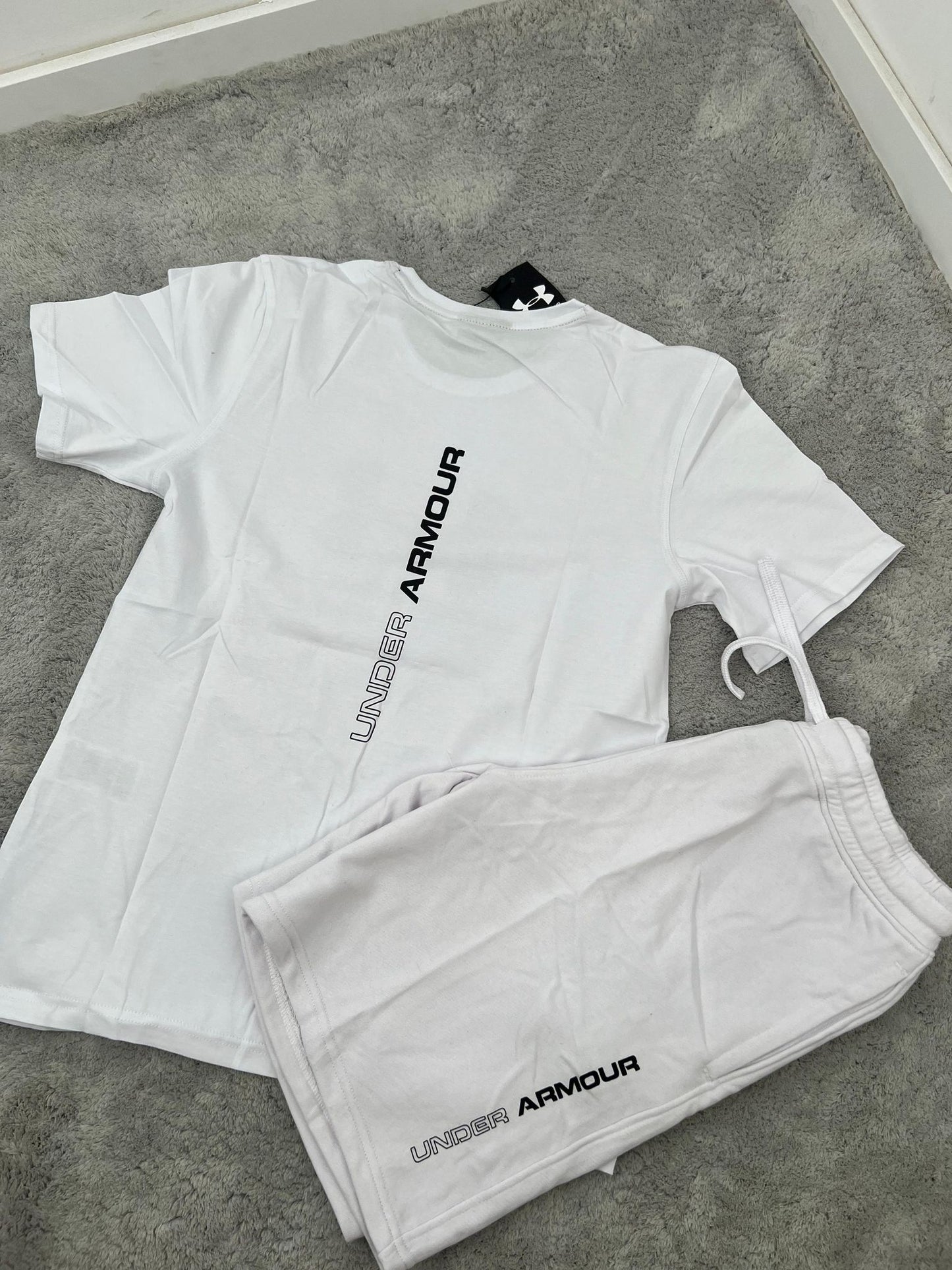 Conjunto Under Armour blanco logo negro