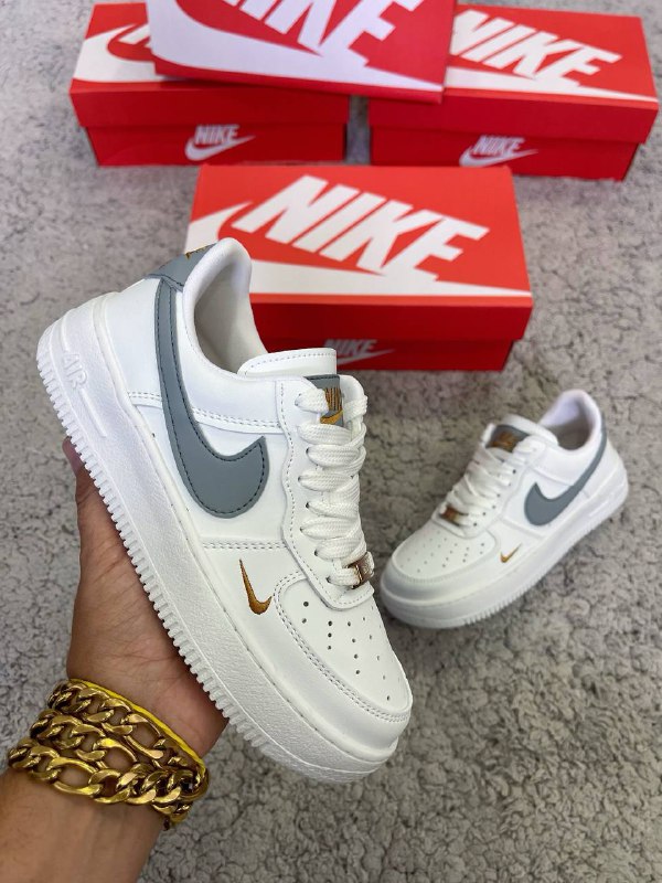 AIR FORCE 1 BLANCA LOGO GRIS DETALLES DORADOS