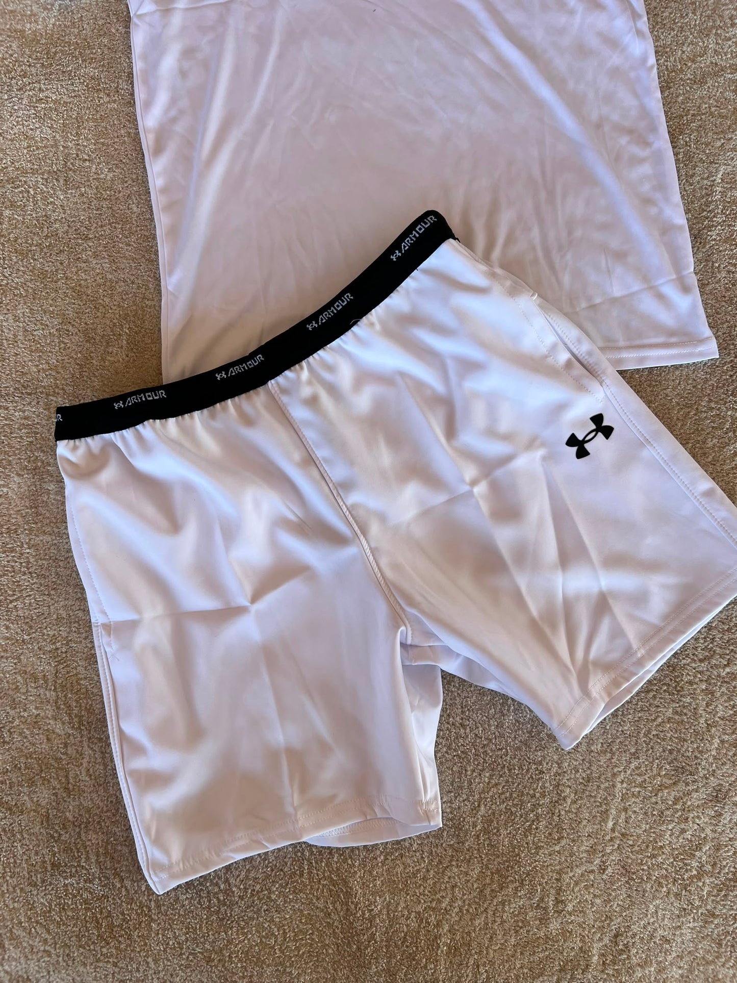 Conjunto corto under armour blanco logo negro