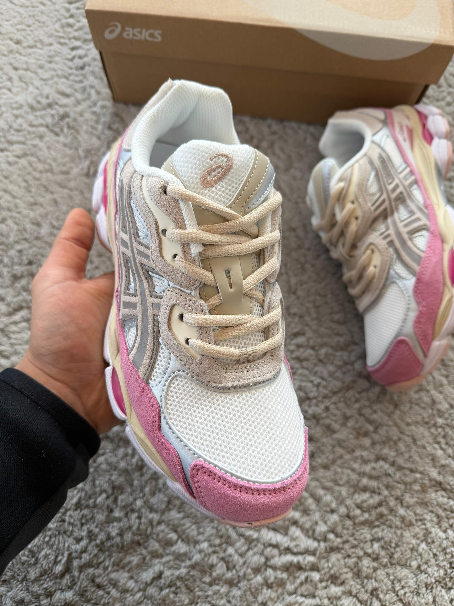ASICS GEL-NYC blancas y grises detalles rosas