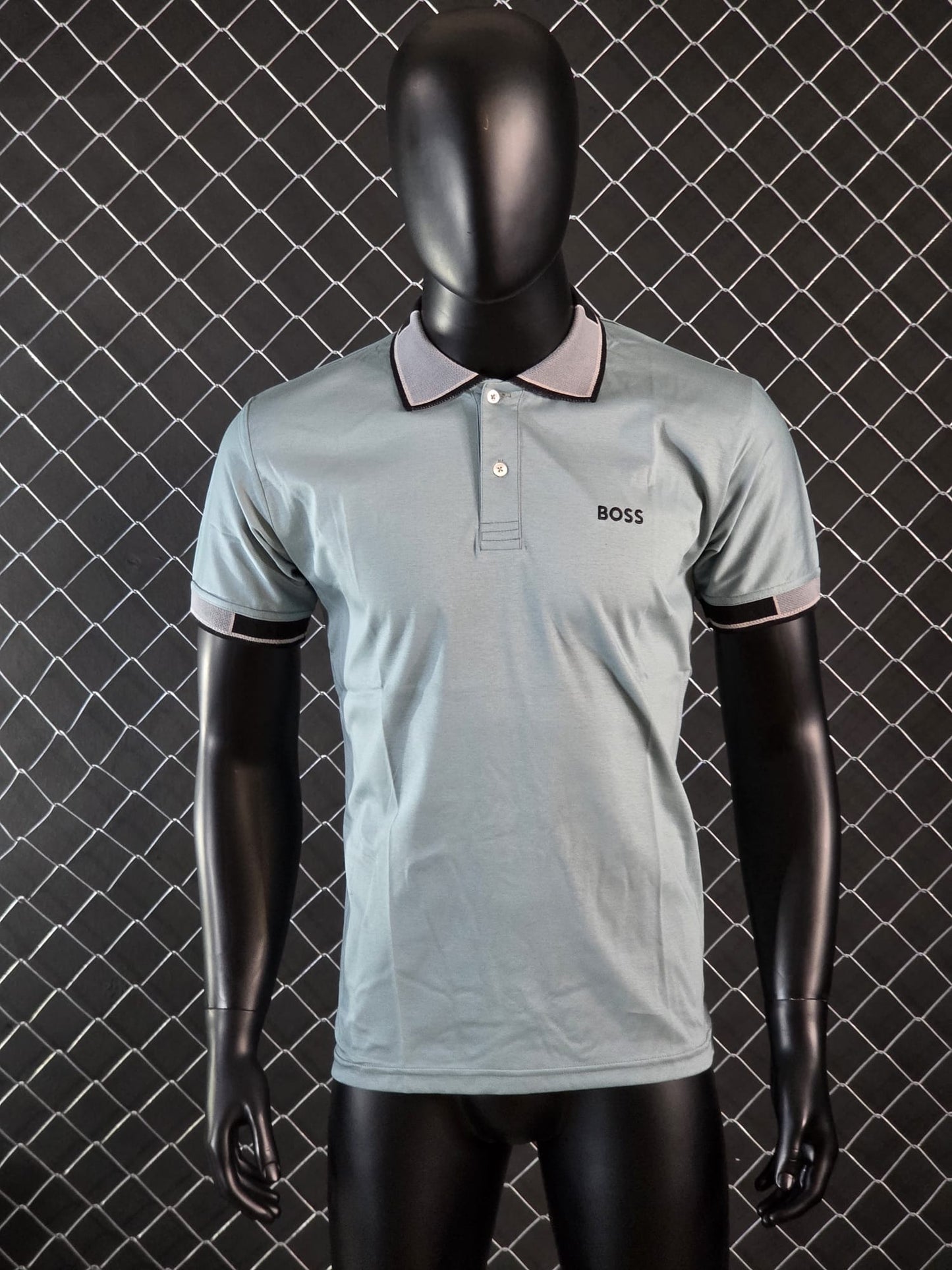 Polo Hugo Boss verde detalles grises logo negro