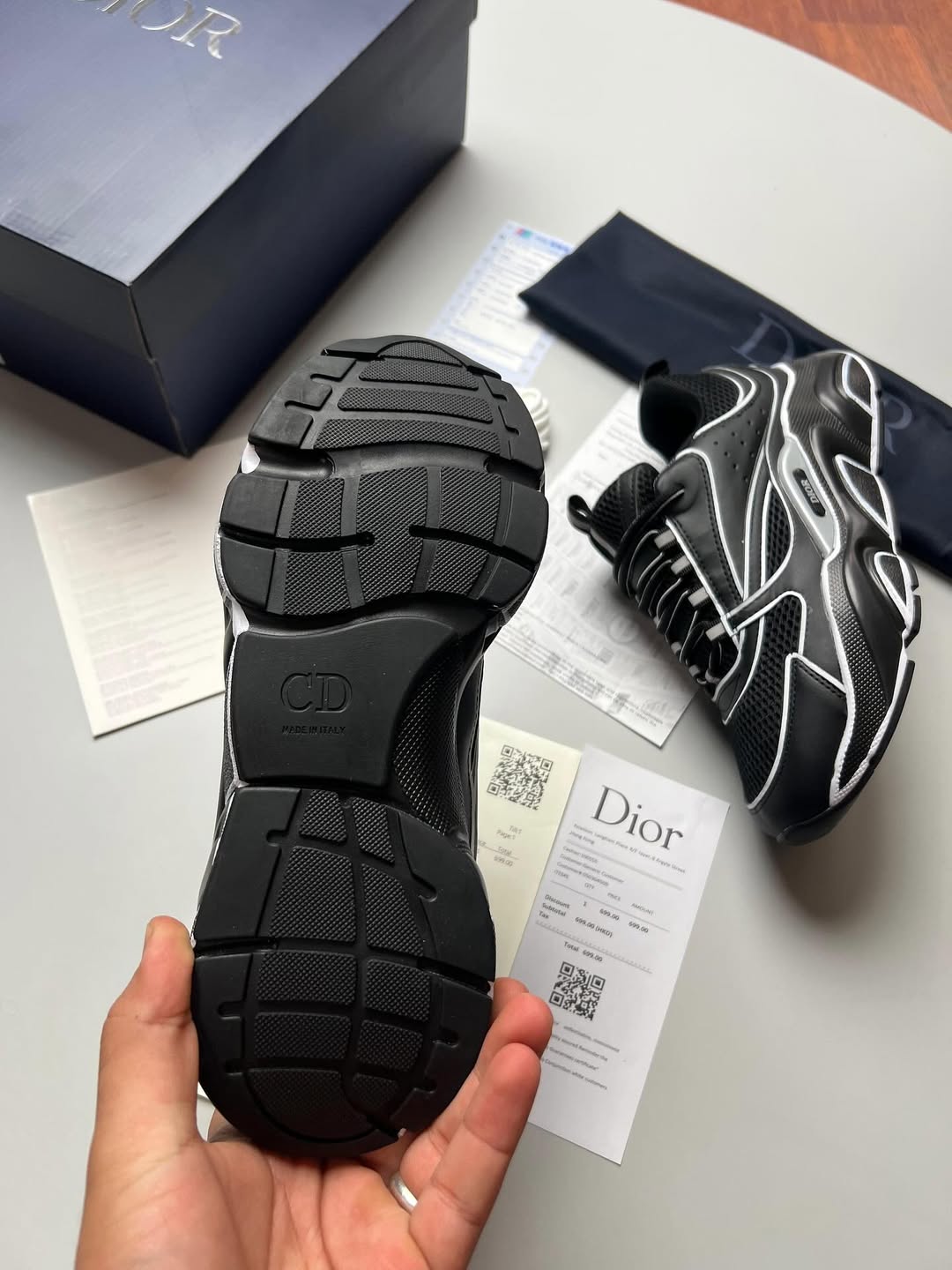 Dior b22 negras detalles blancos y grises