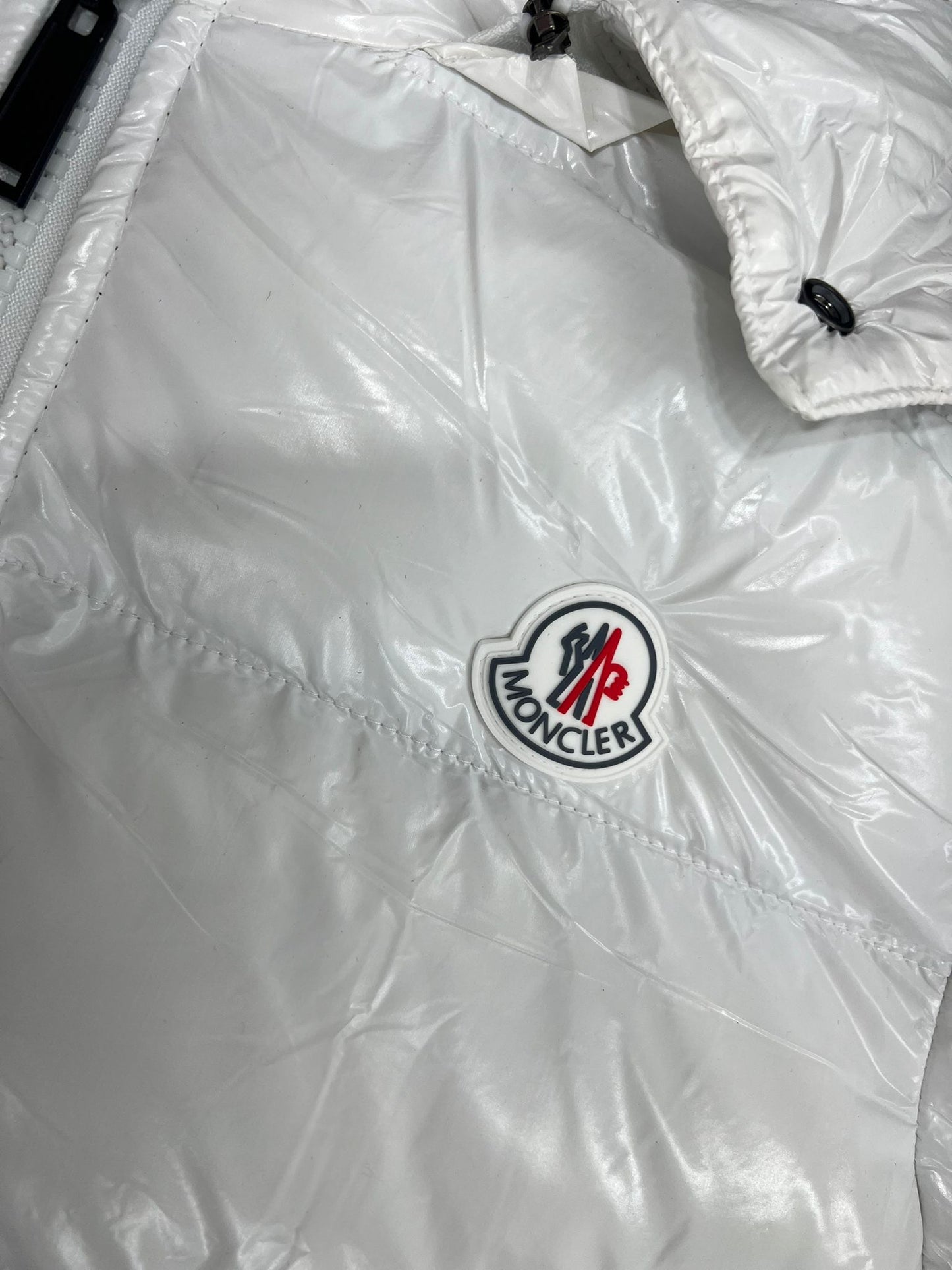 Chaqueta Moncler blanco logo blanco con gorro