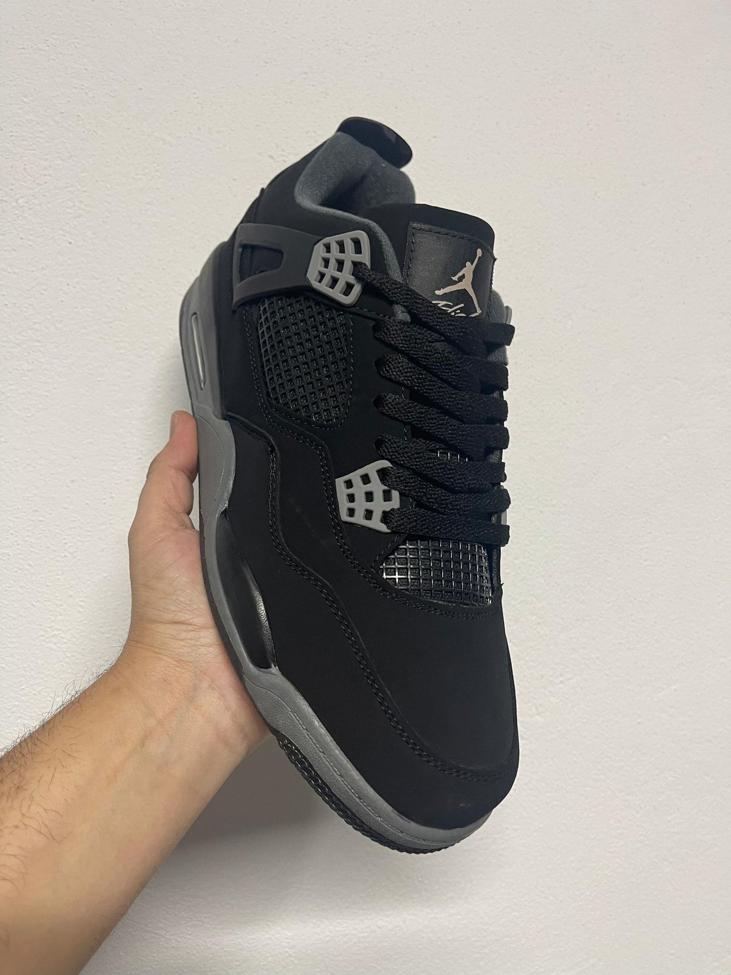 JORDAN 4 NEGRAS