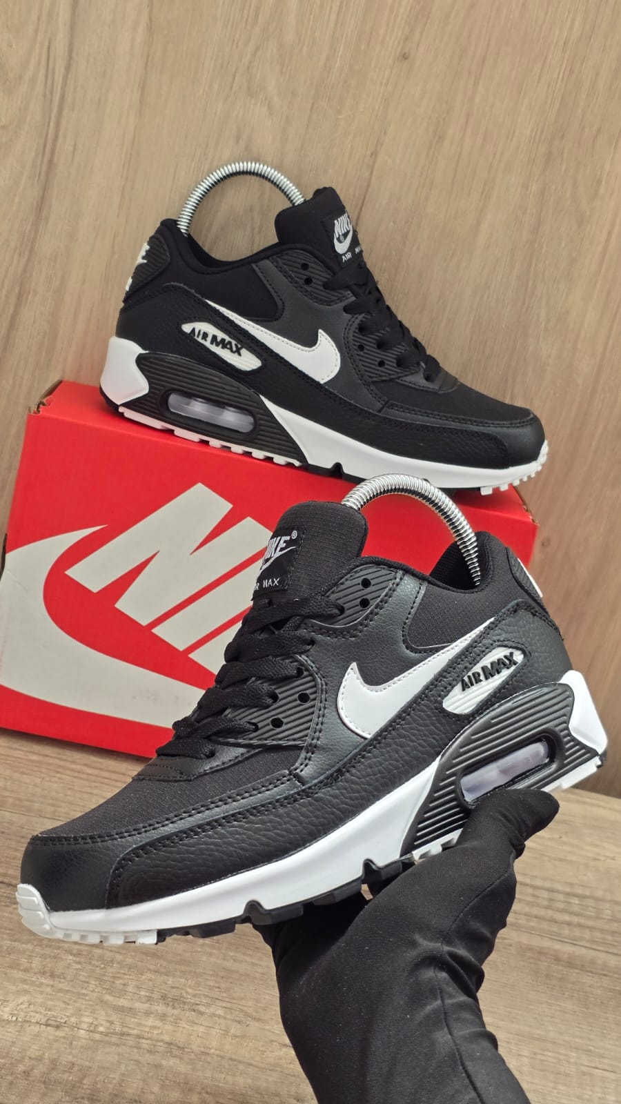 Air max 90 negra suela blanca