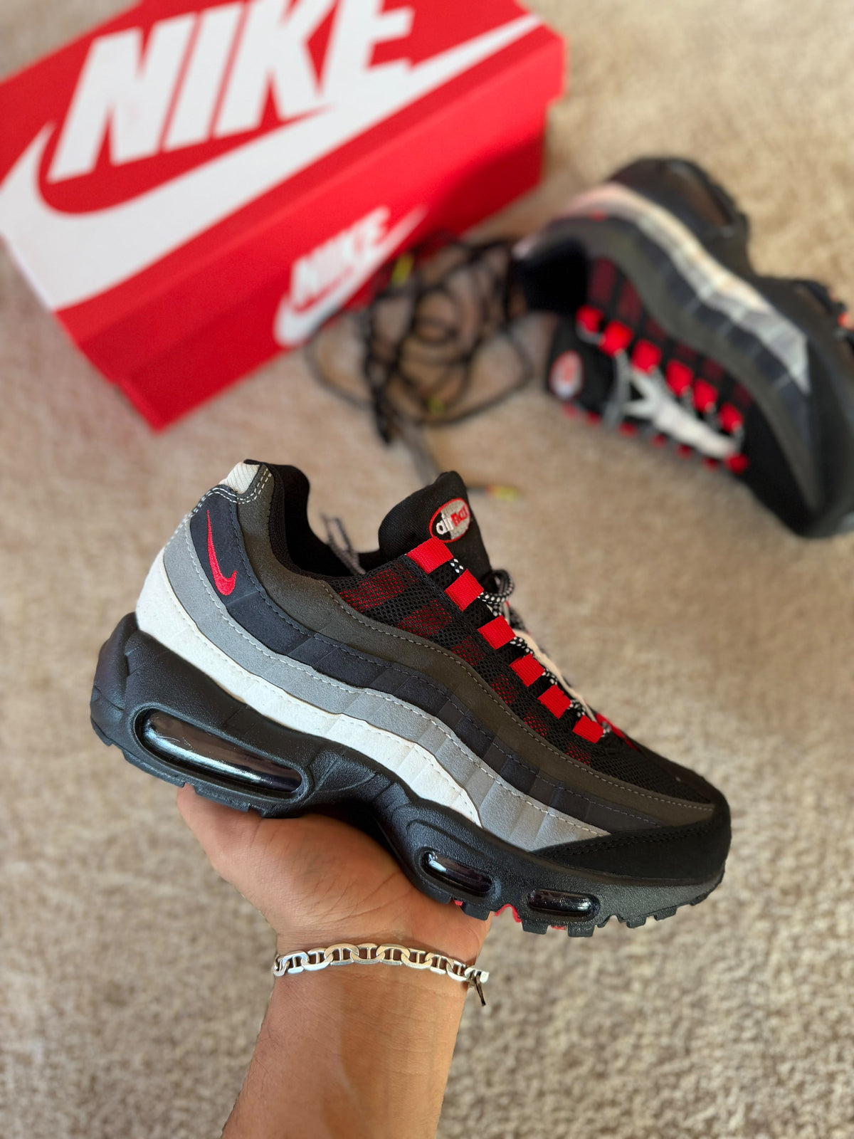 Air max 95 tricolor logo rojo