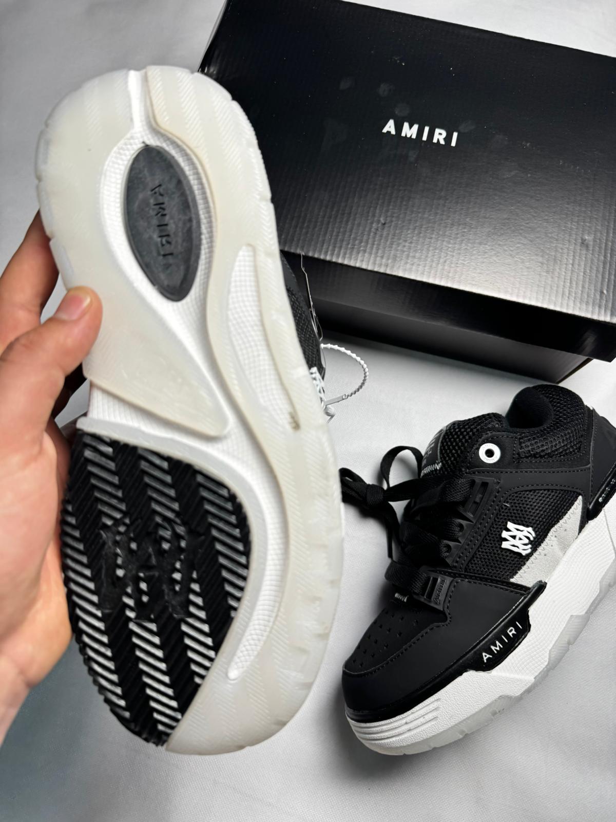 Amiri negras logo blanco