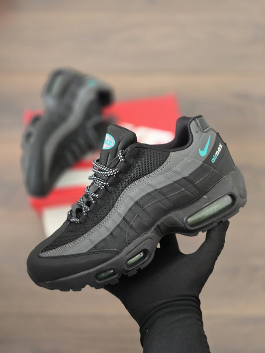 Air max 95 negra logo azul