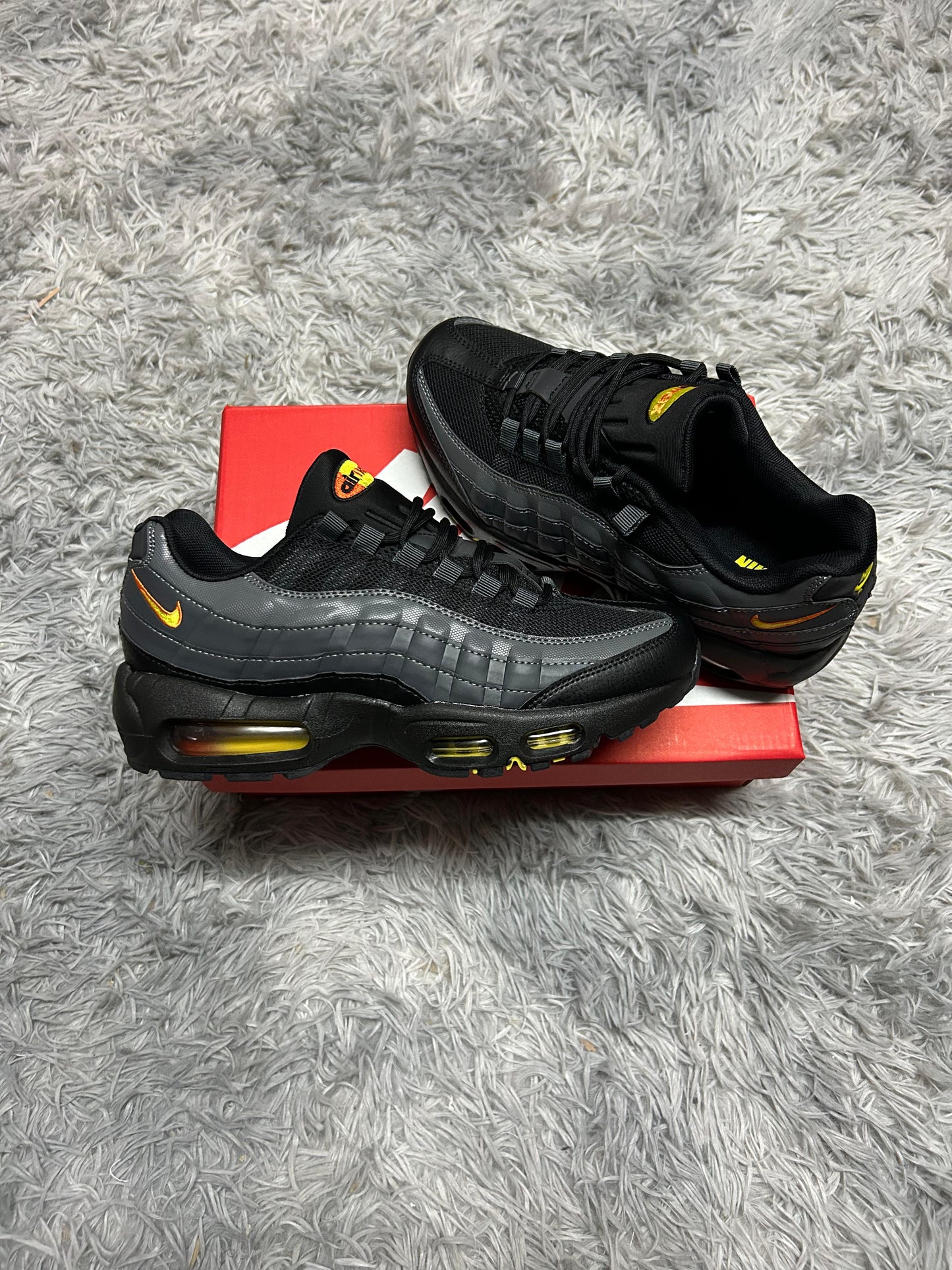 Air max 95 grises logo bicolor