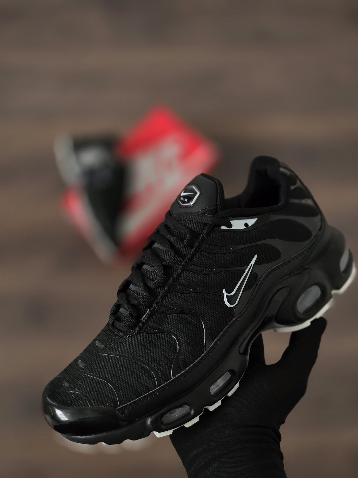 Tn negra suela blanca new