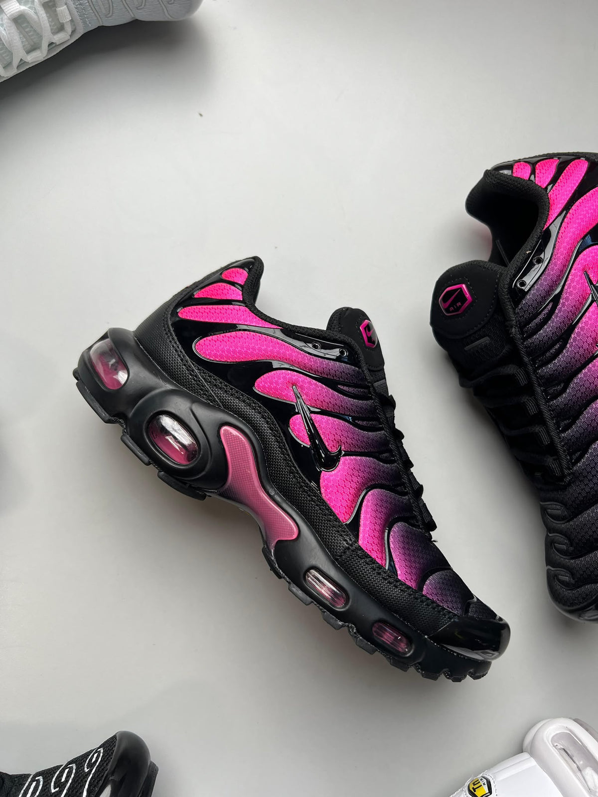 NIKE TN negras y rosas