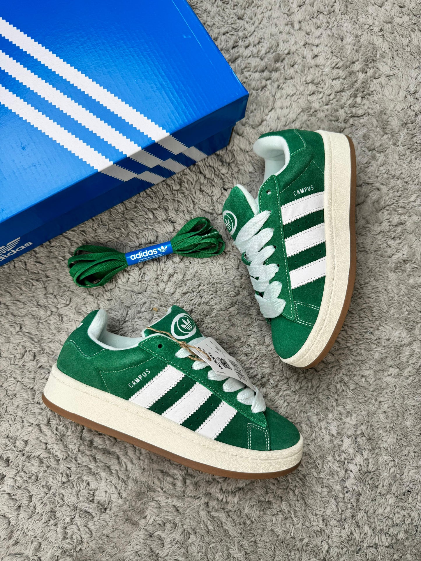 Adidas campus verdes logo blanco