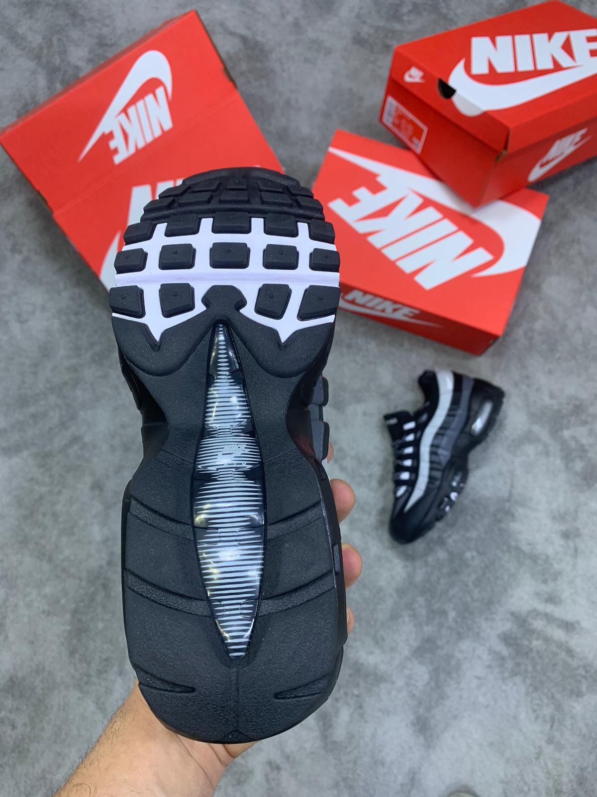 Air Max 95 tricolor logo blanco