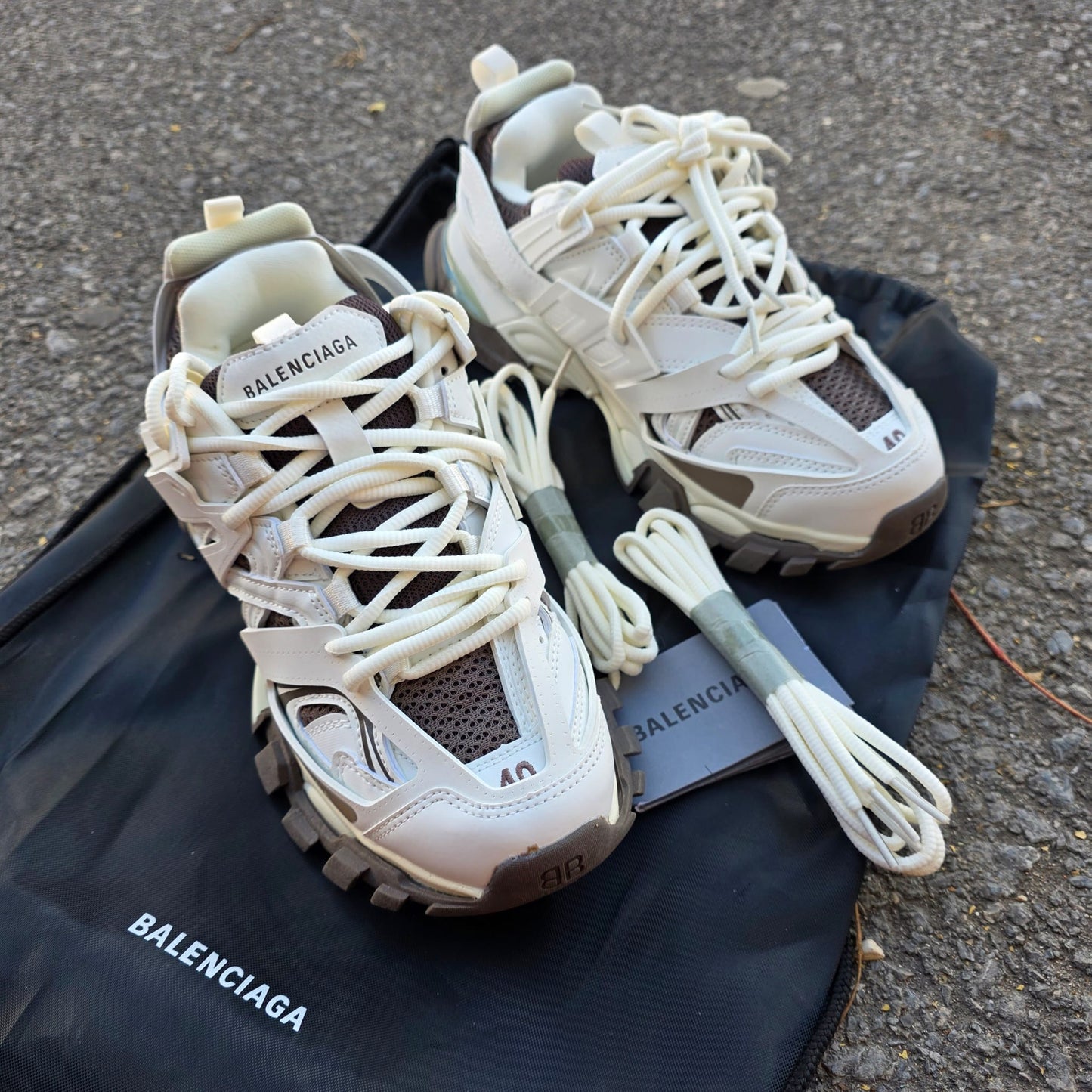 Balenciaga track blancas detalles marrones