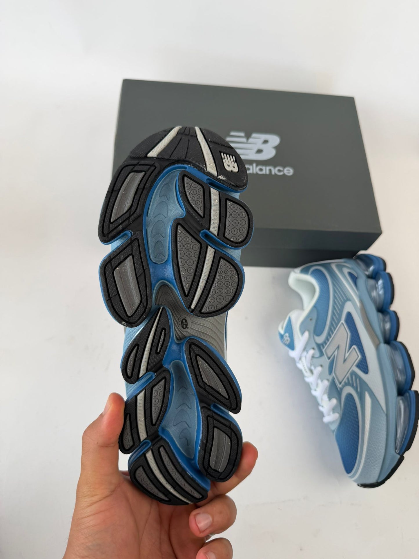 New Balance 2000 azules detalles grises y blancos