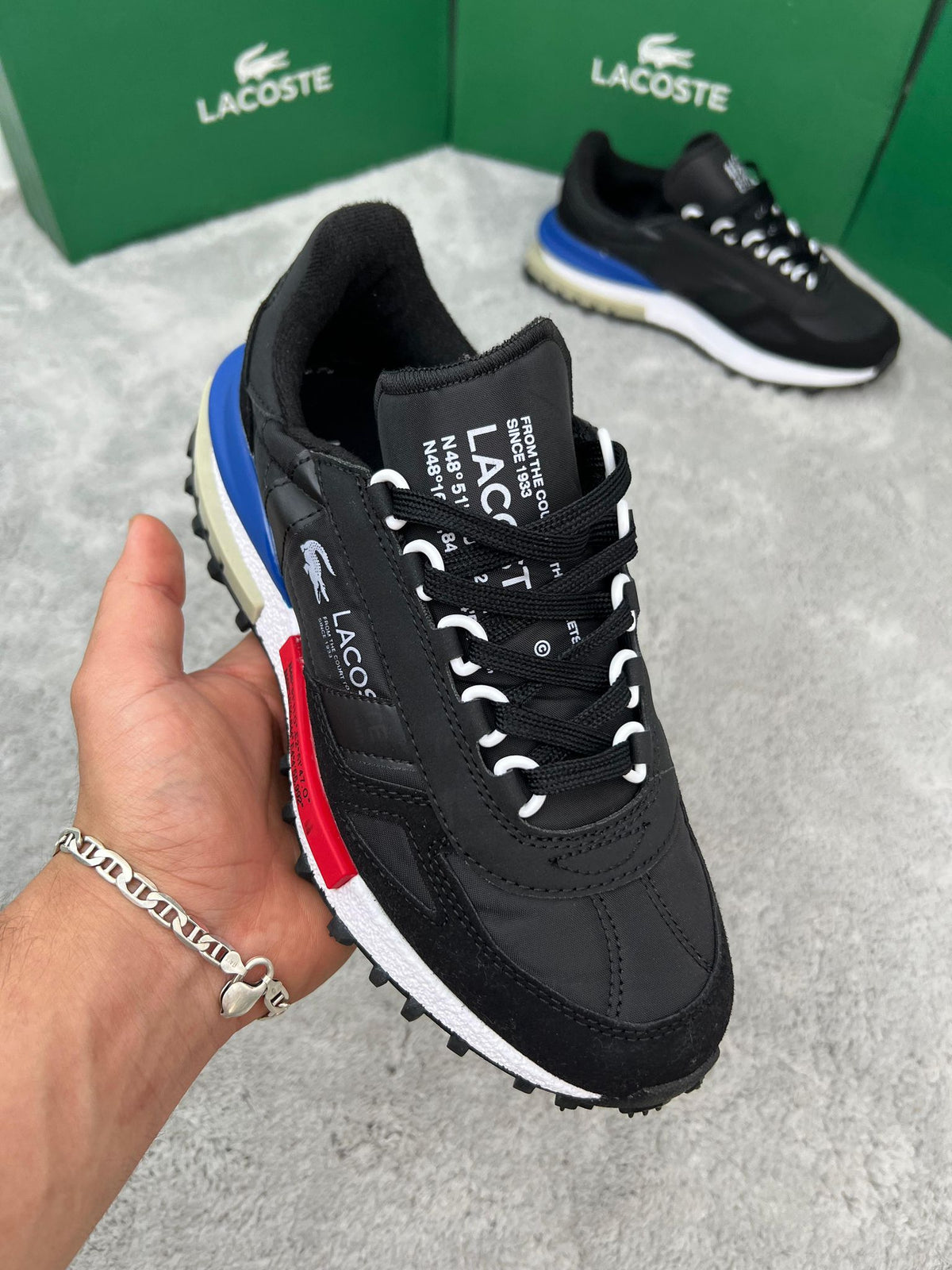 Zapatillas Lacoste Elite Active negro logo blanco detalles azules y rojos