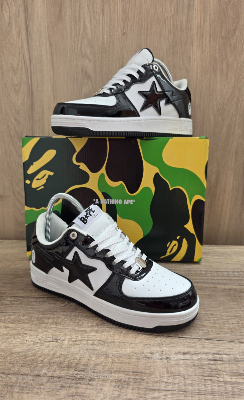 Bape blanca negra