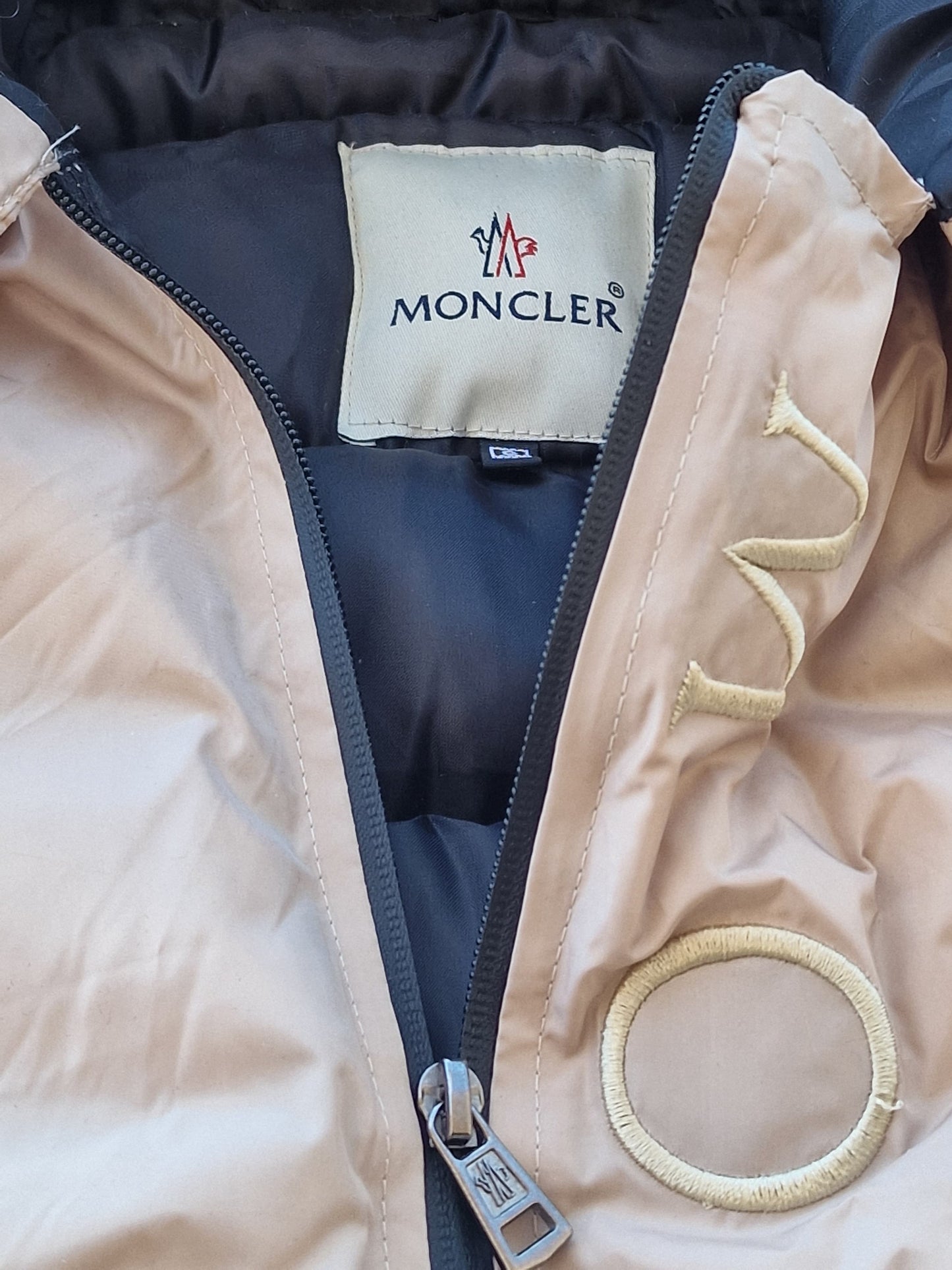 Chaqueta moncler crema