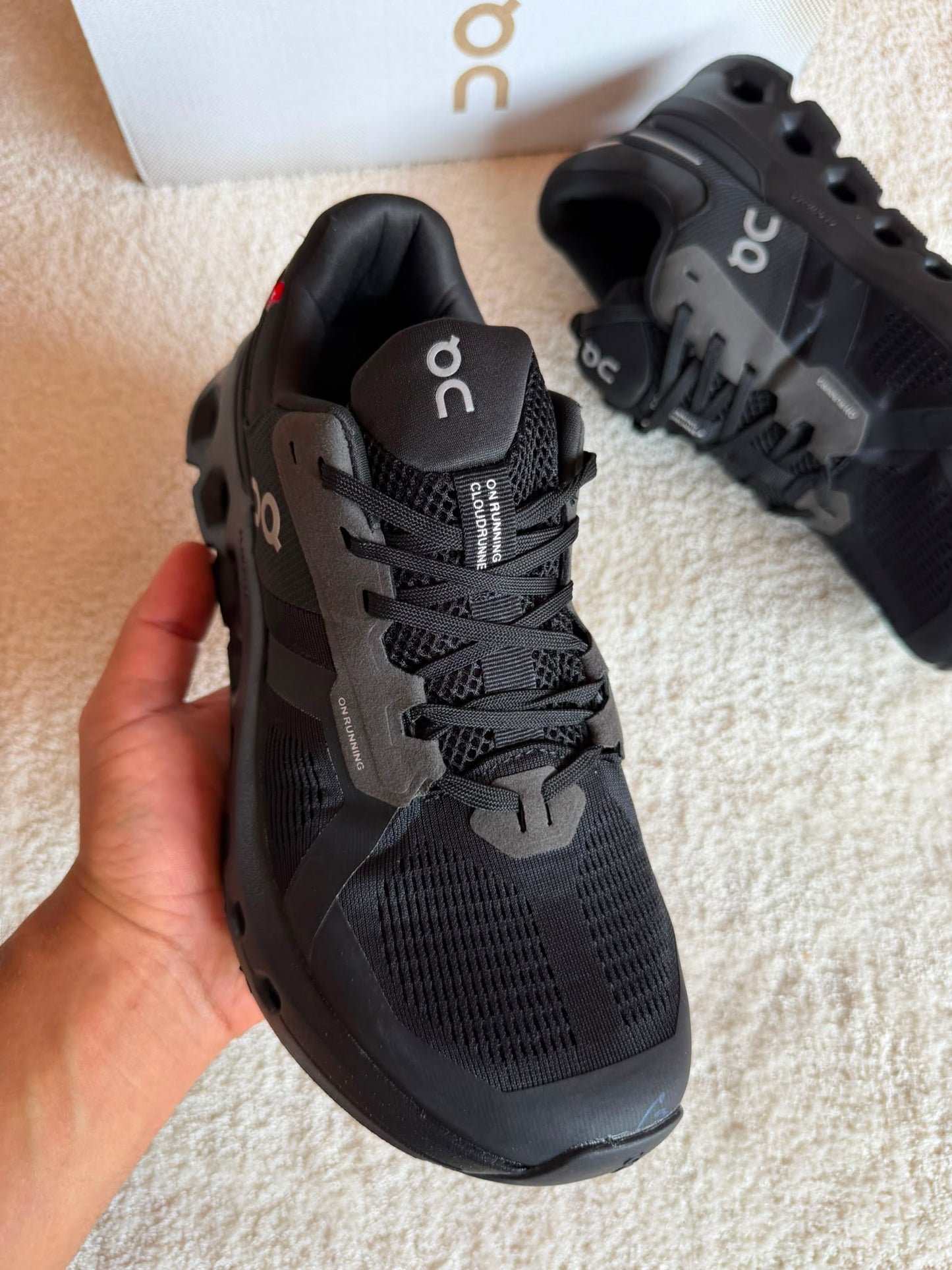 Zapatillas On Running CLOUDTILT negras logo gris