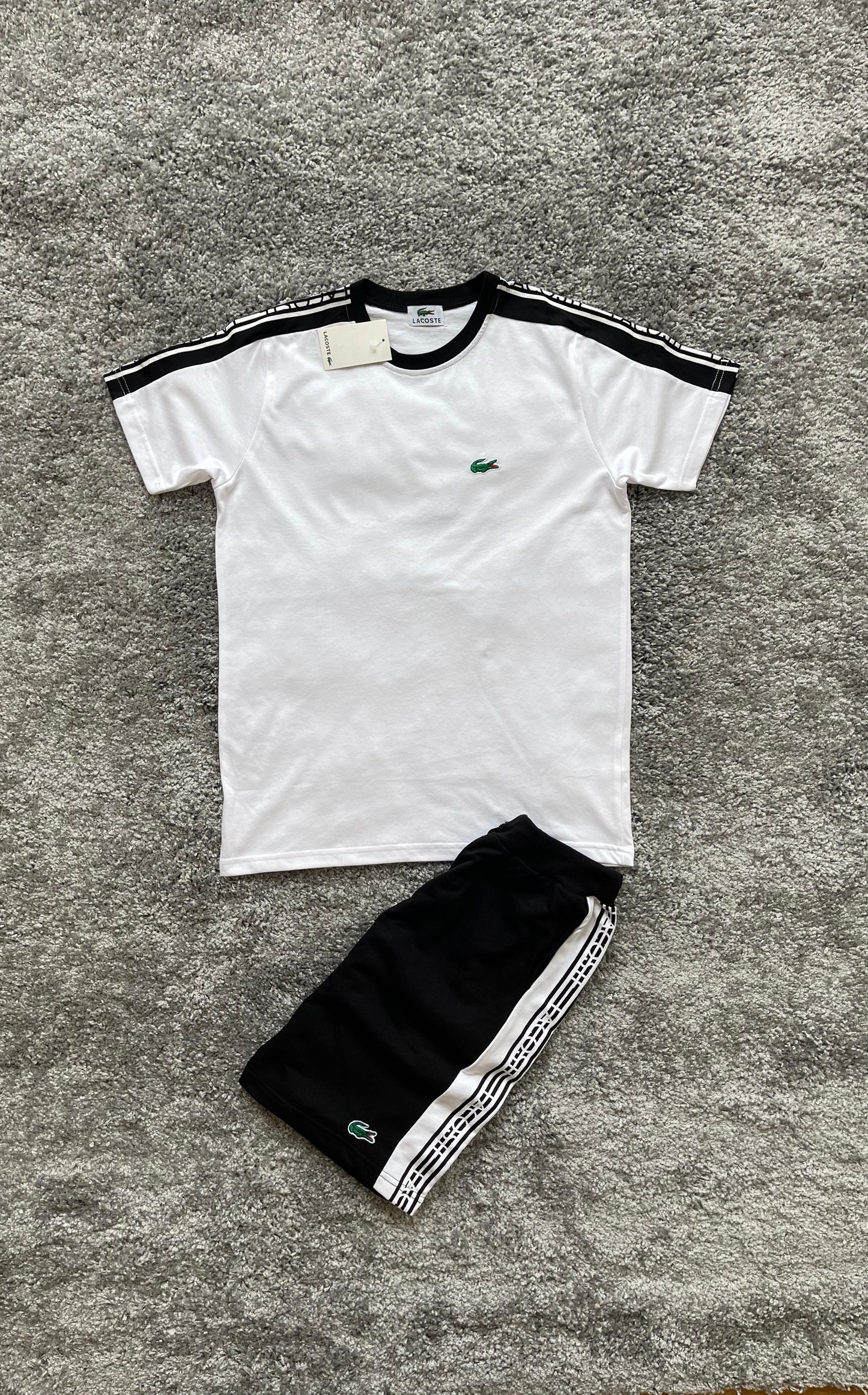 Conjunto verano lacoste blanco logo verde lineas negras