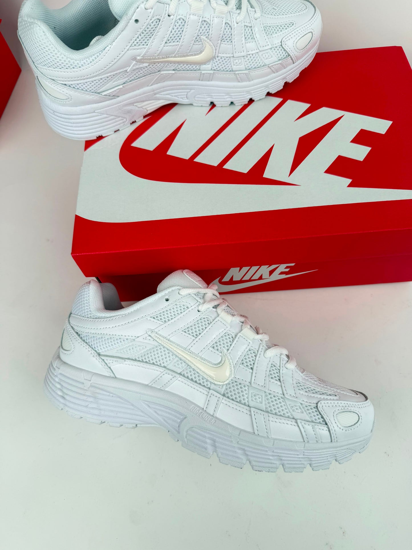 Nike P-6000 blancas