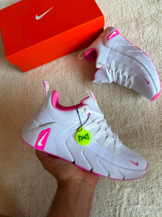 Nike Free Metcon 7 blancas logo rosa
