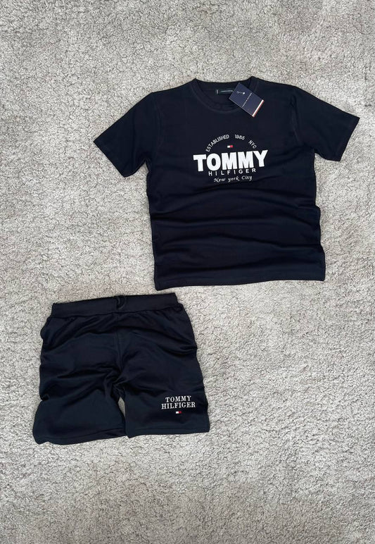 Conjunto verano tommy negro logo blanco
