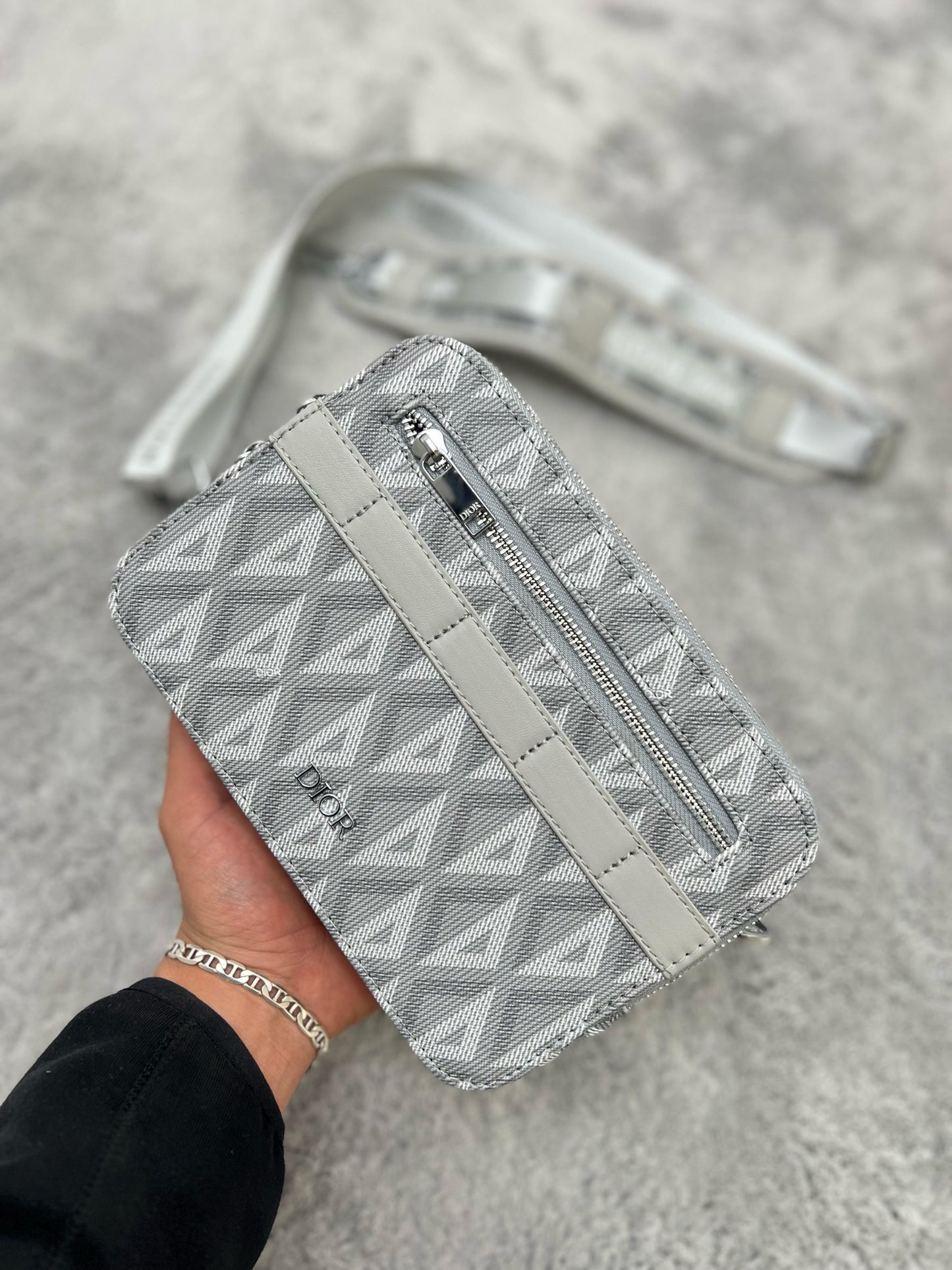BANDOLERA DIOR gris