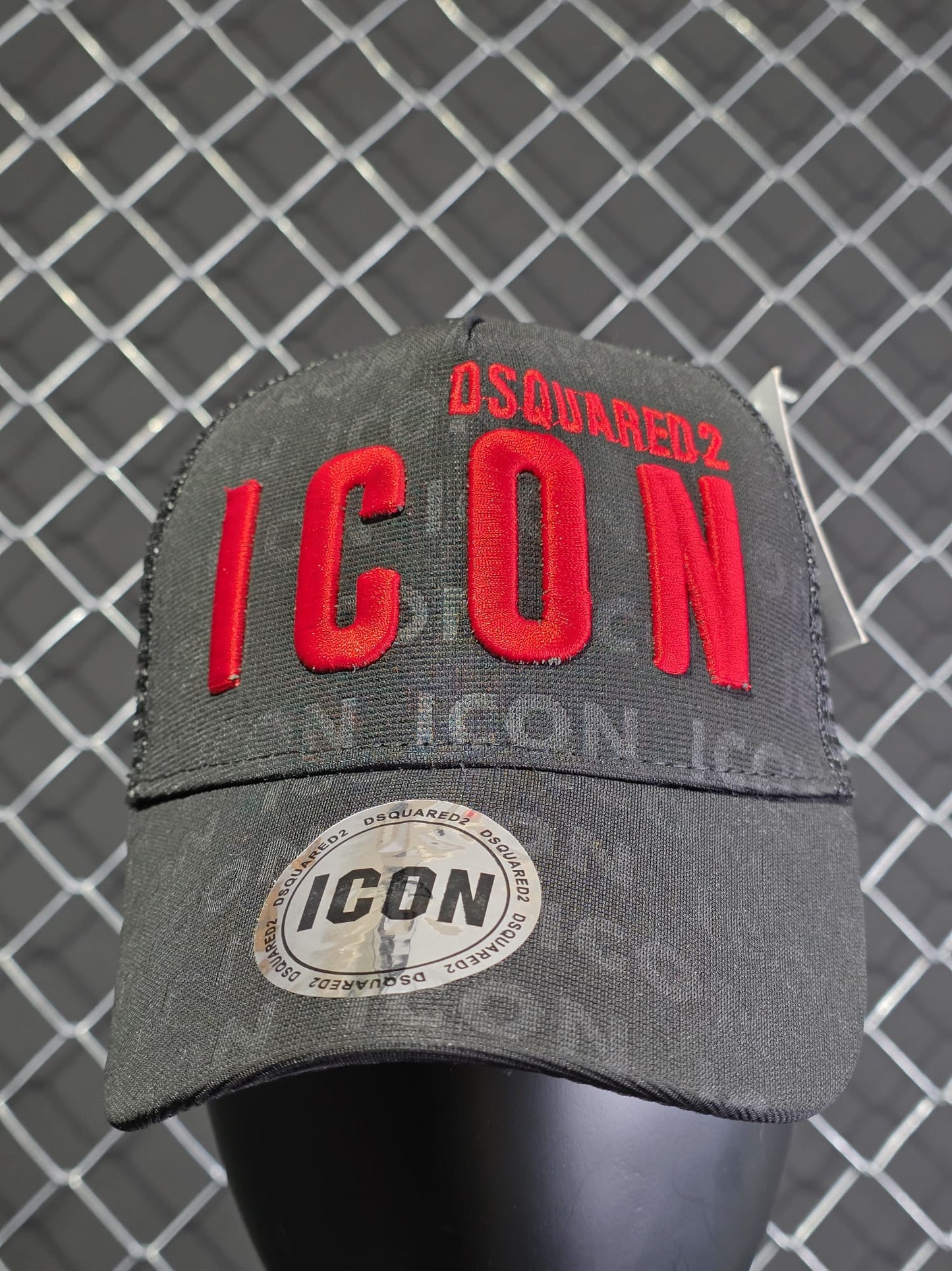 Gorra Dsquared2 gris logo rojo