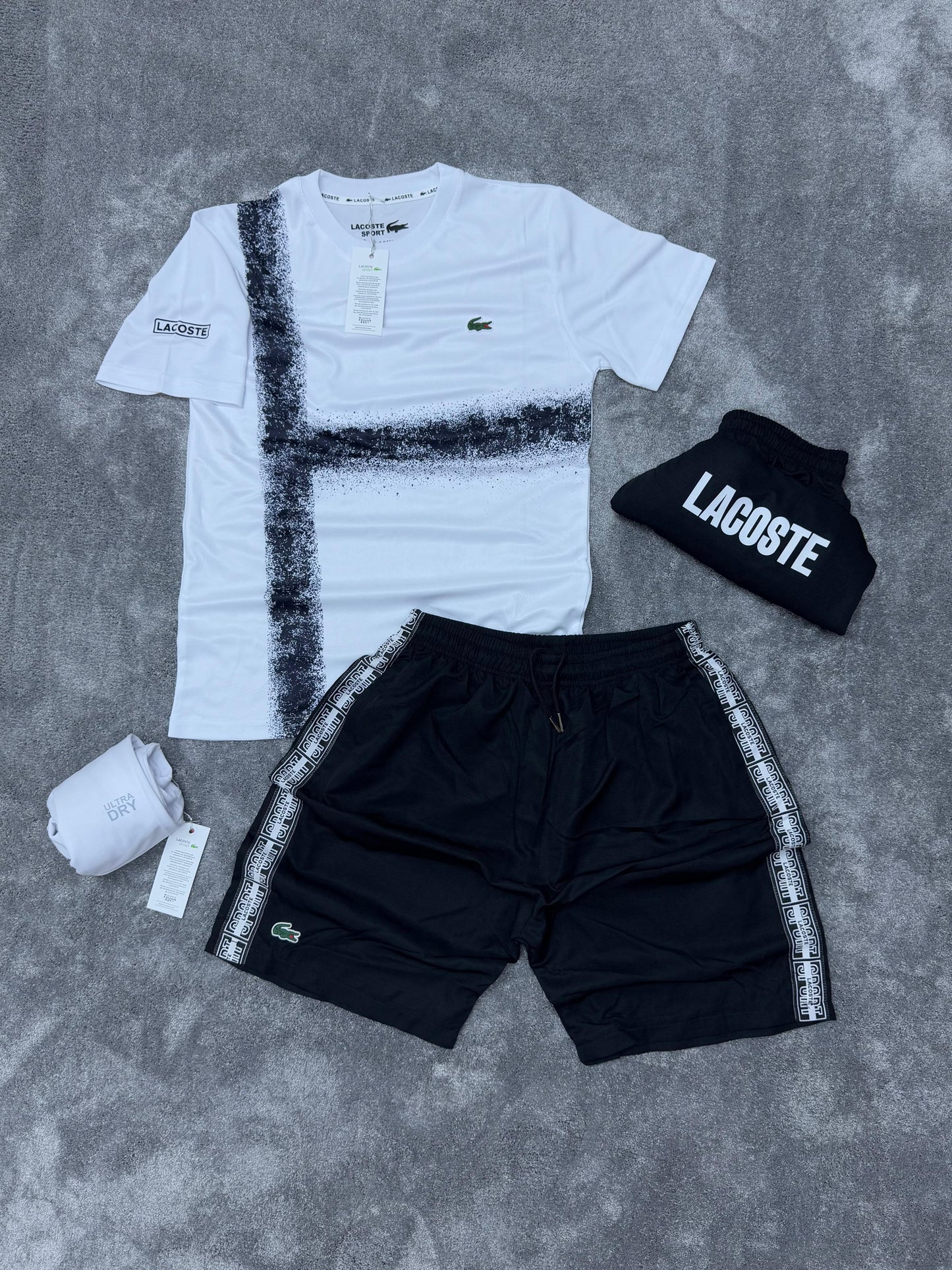 Conjunto corto lacoste blanco logo verde detalles negros