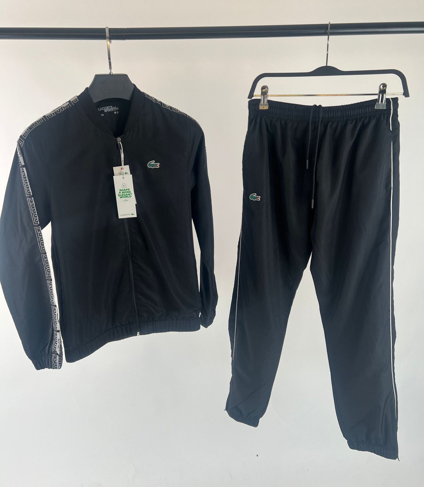 Chandal Lacoste negro con cremallera logo verde