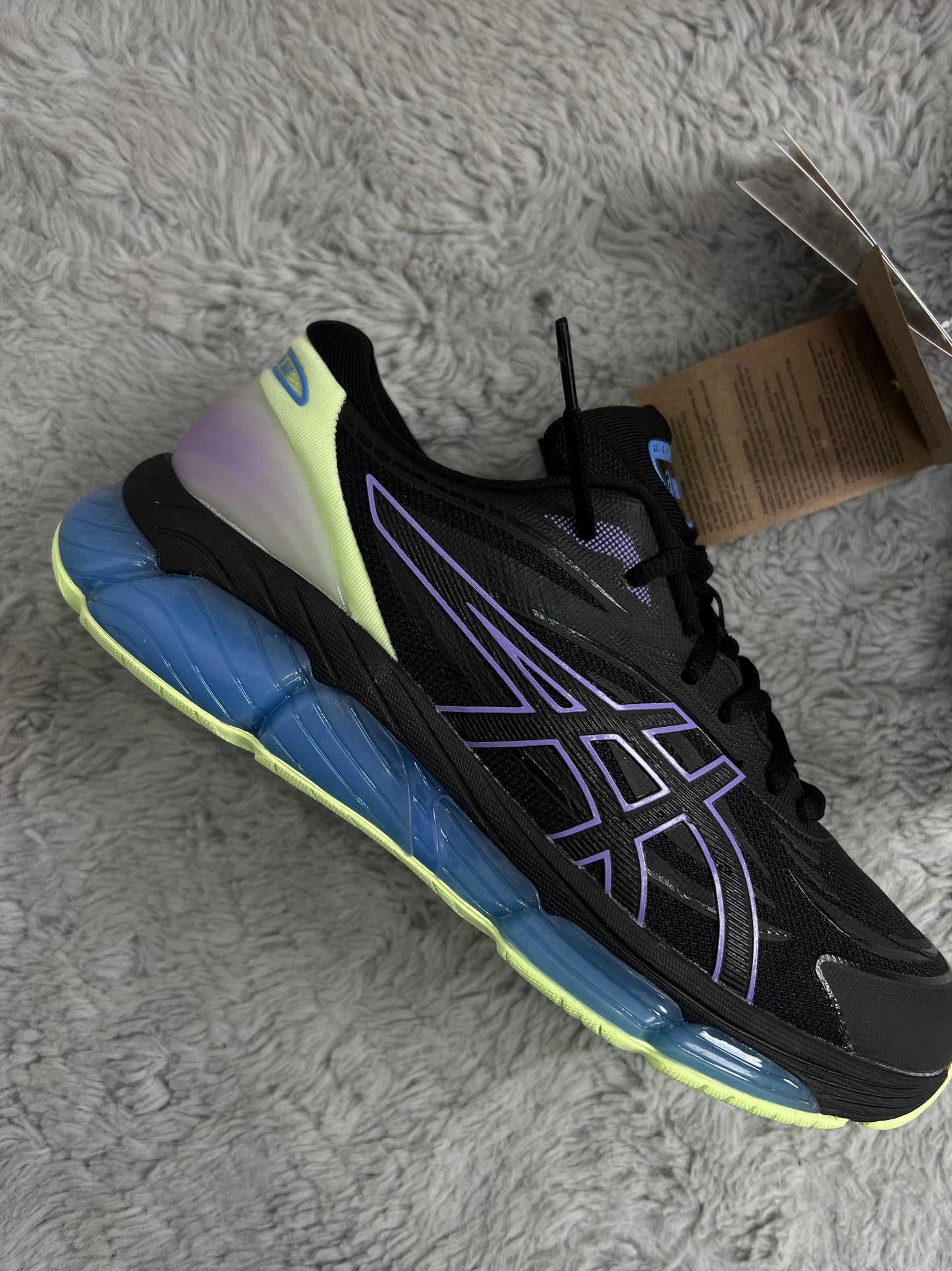 ASICS GEL quantum 360 negras y moradas detalles azules