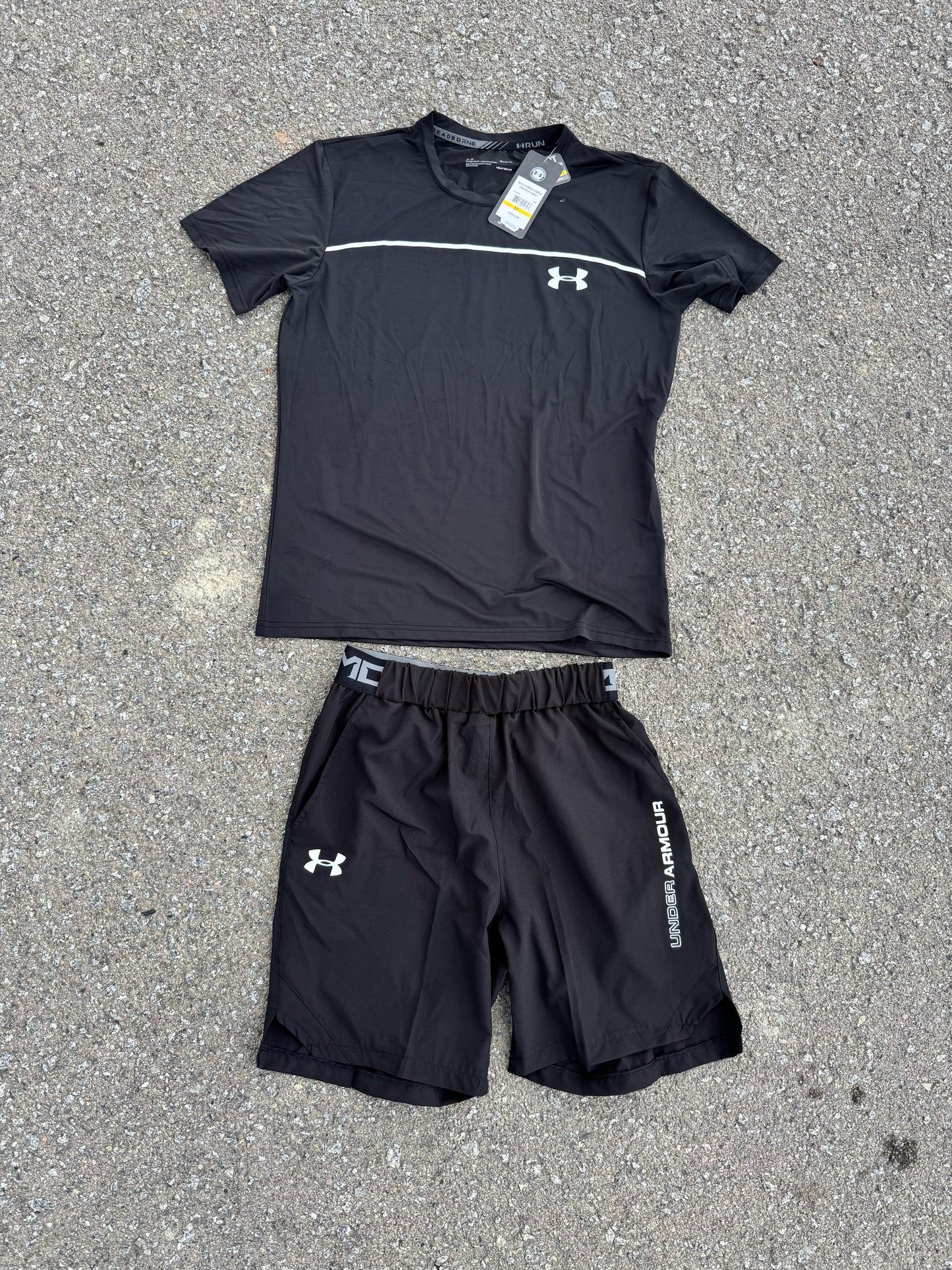 Conjunto corto under armour negro logo blanco
