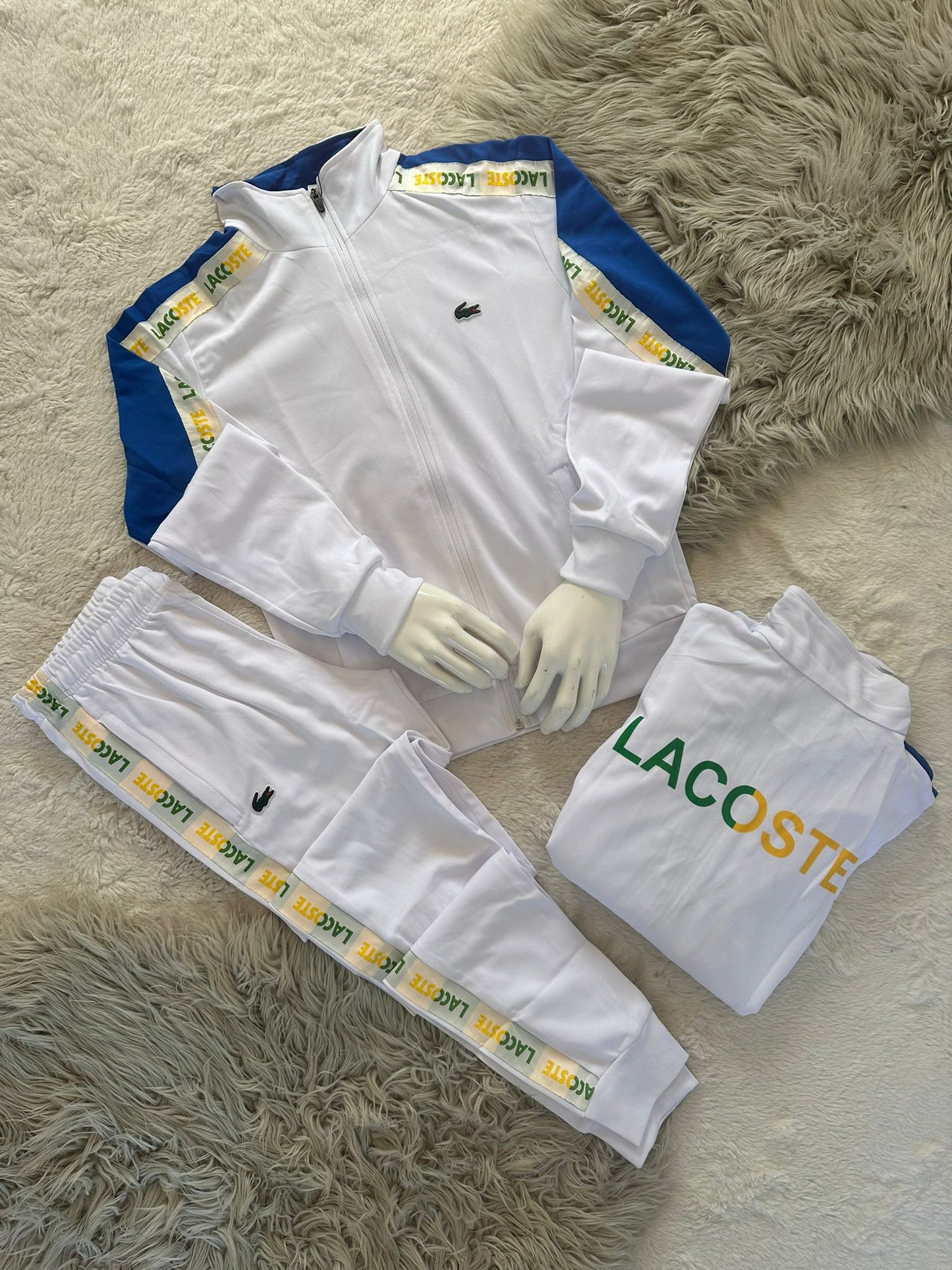 Chandal Lacoste blanco y azul logo verde detalles verde y amarillo