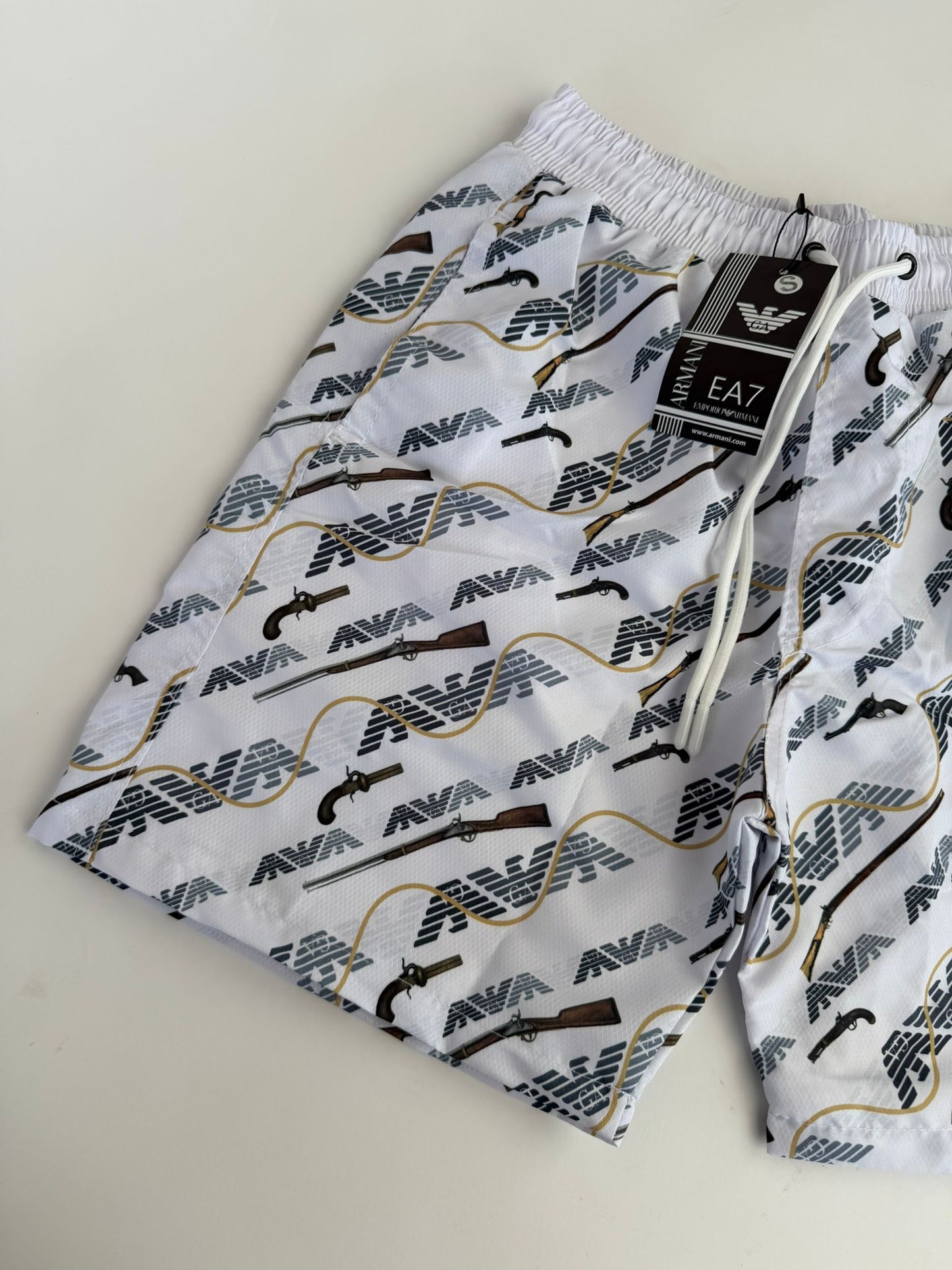 Pantalon Corto Armani blanco logos negro