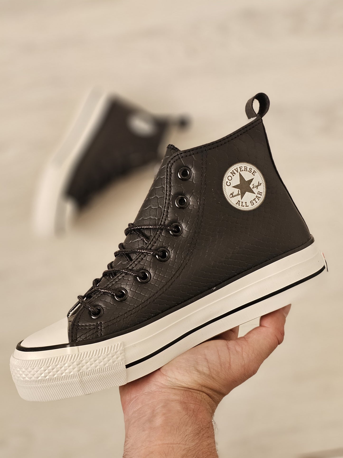 Convers negra cocodrilo