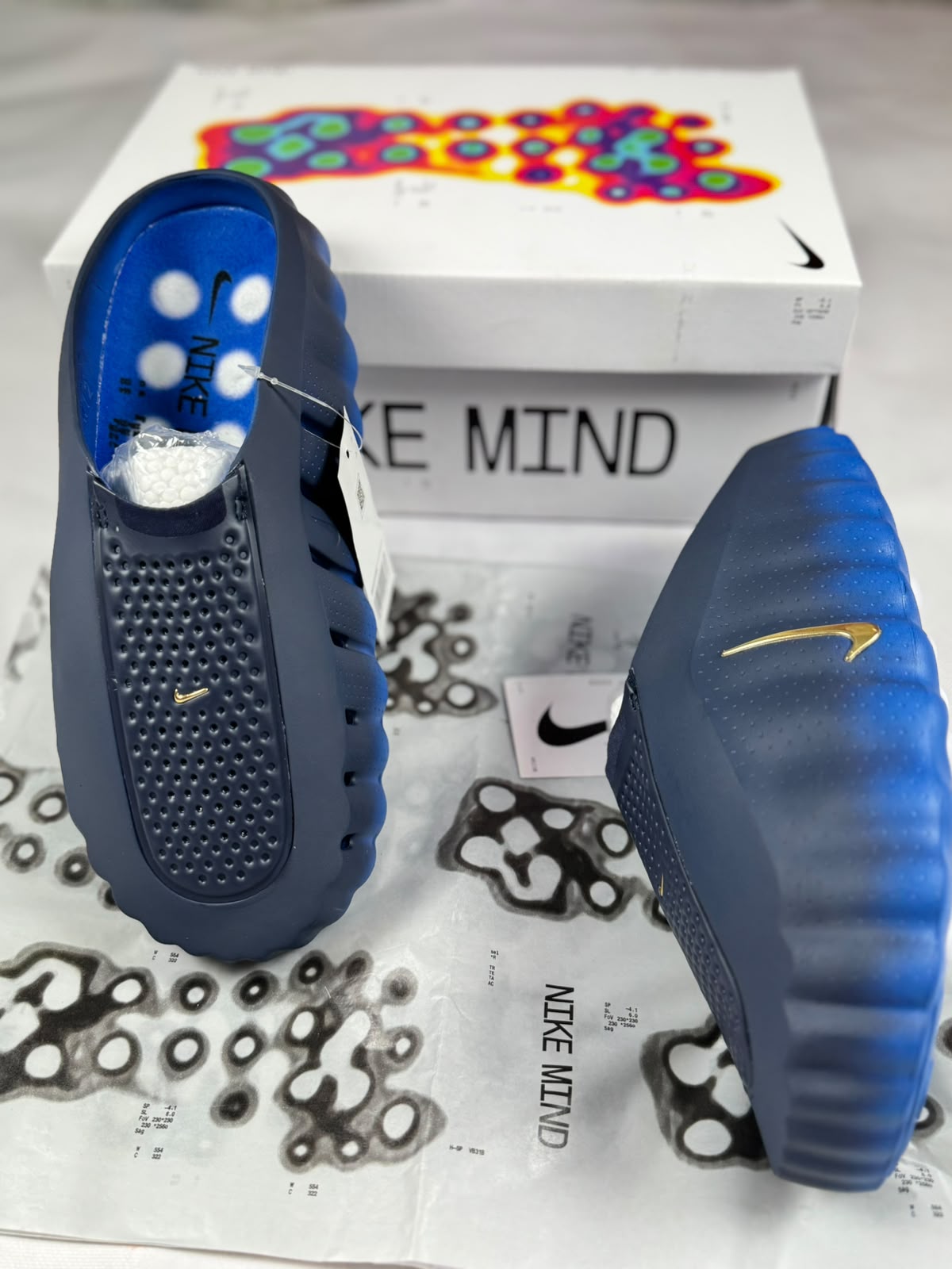 Nike Mind 001 azul degradado logo dorado